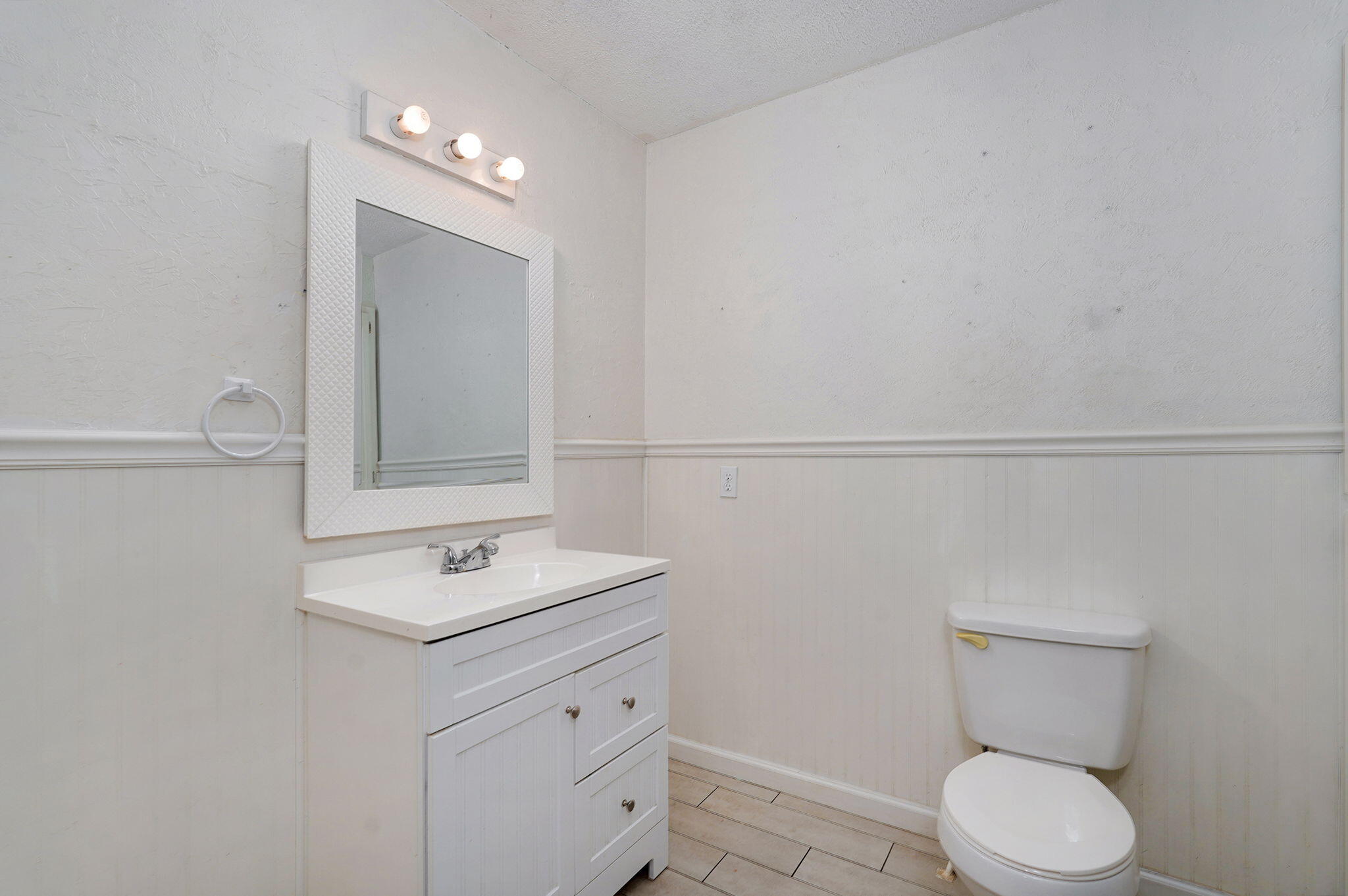 912 Brooke Court Property Photo 13