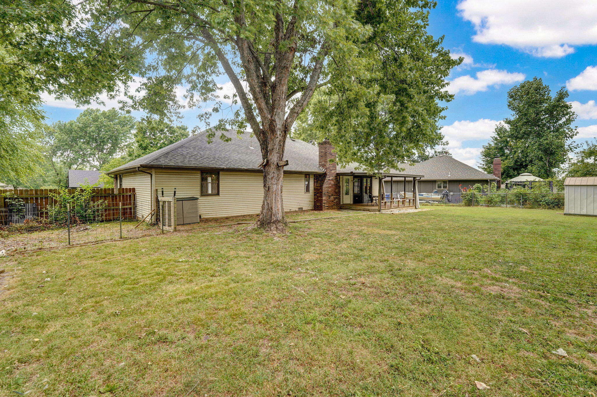 912 Brooke Court Property Photo 16