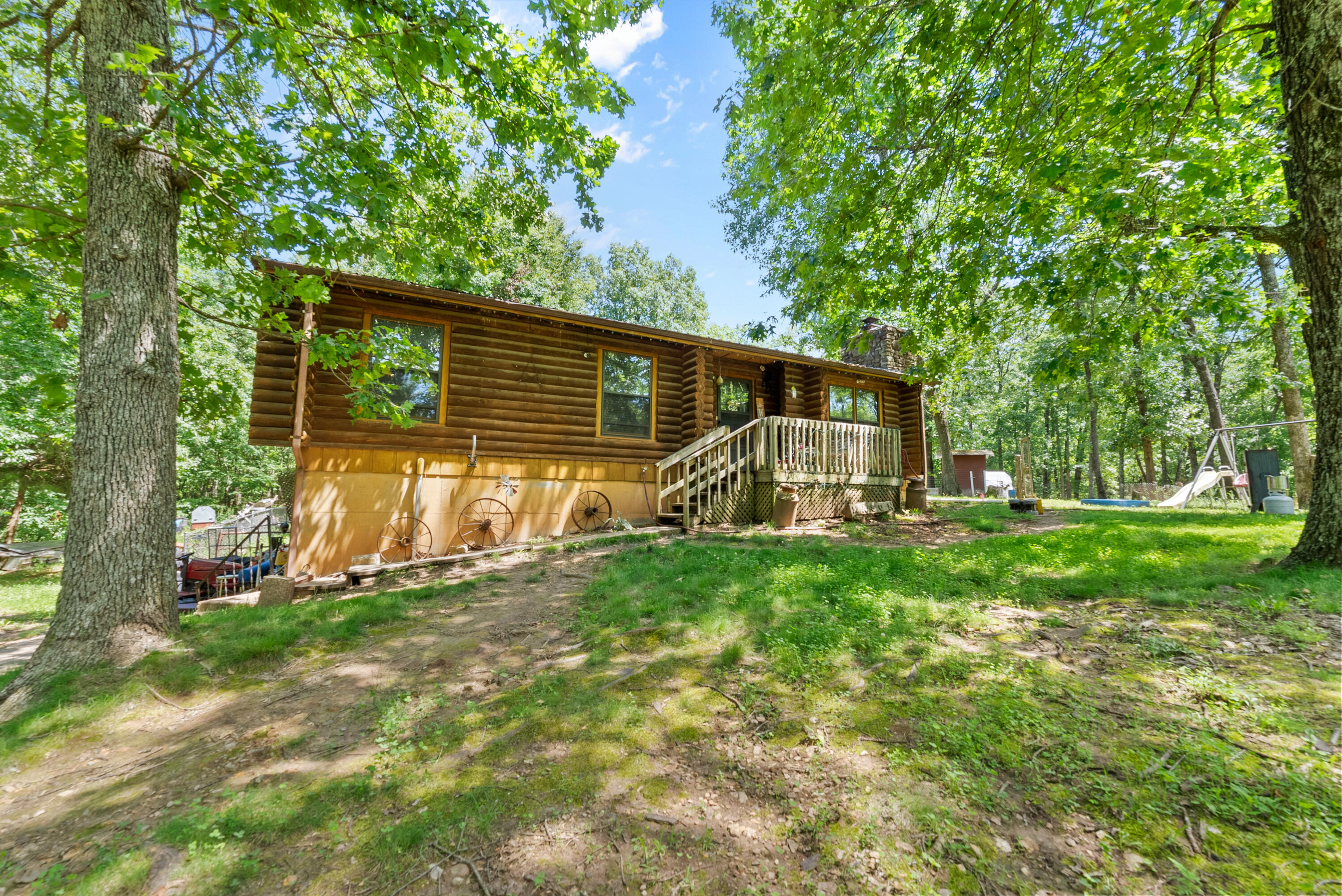 6992 North Farm Road 227 Property Photo 1
