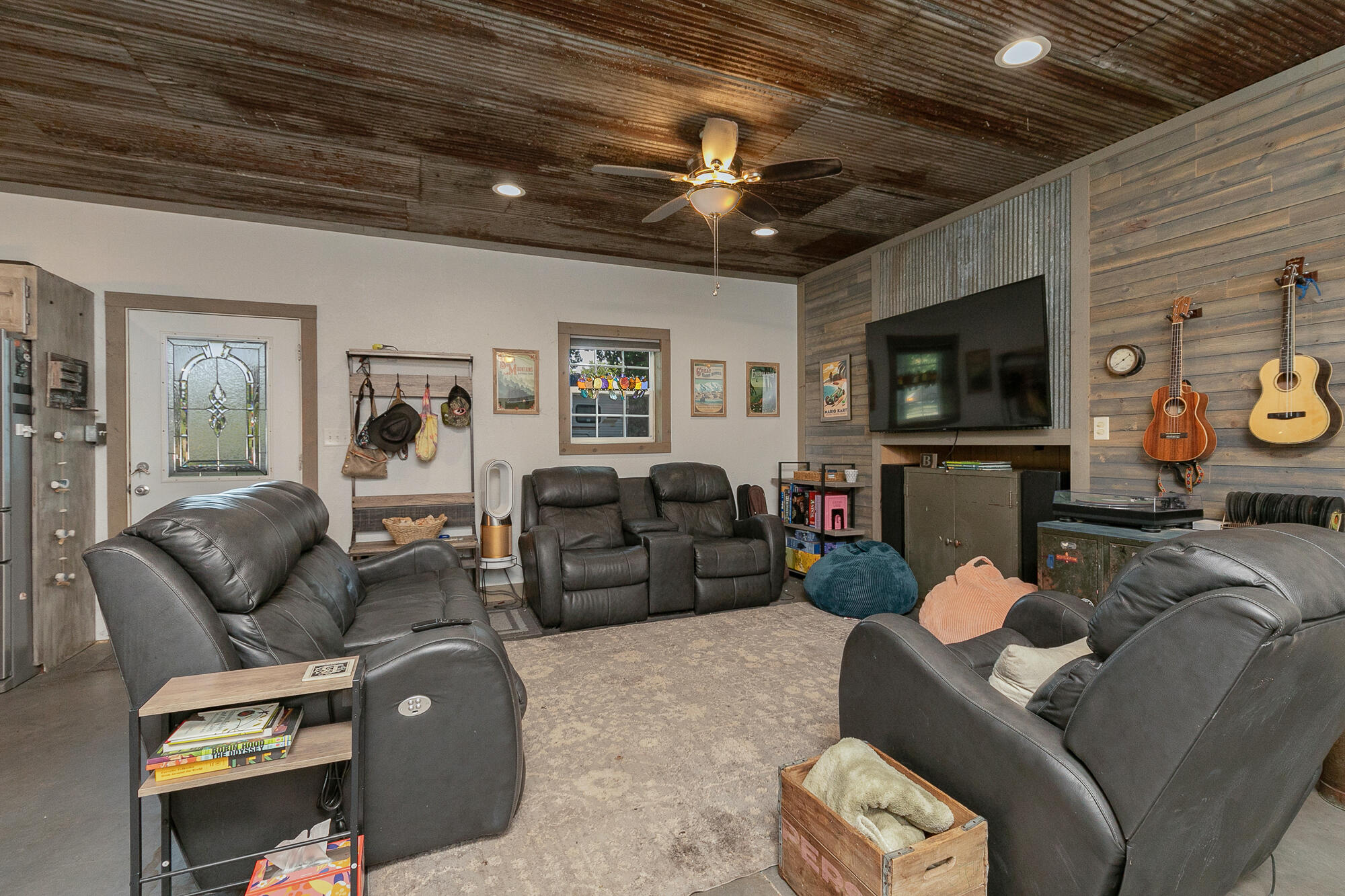 332 Rivermeade Property Photo 5