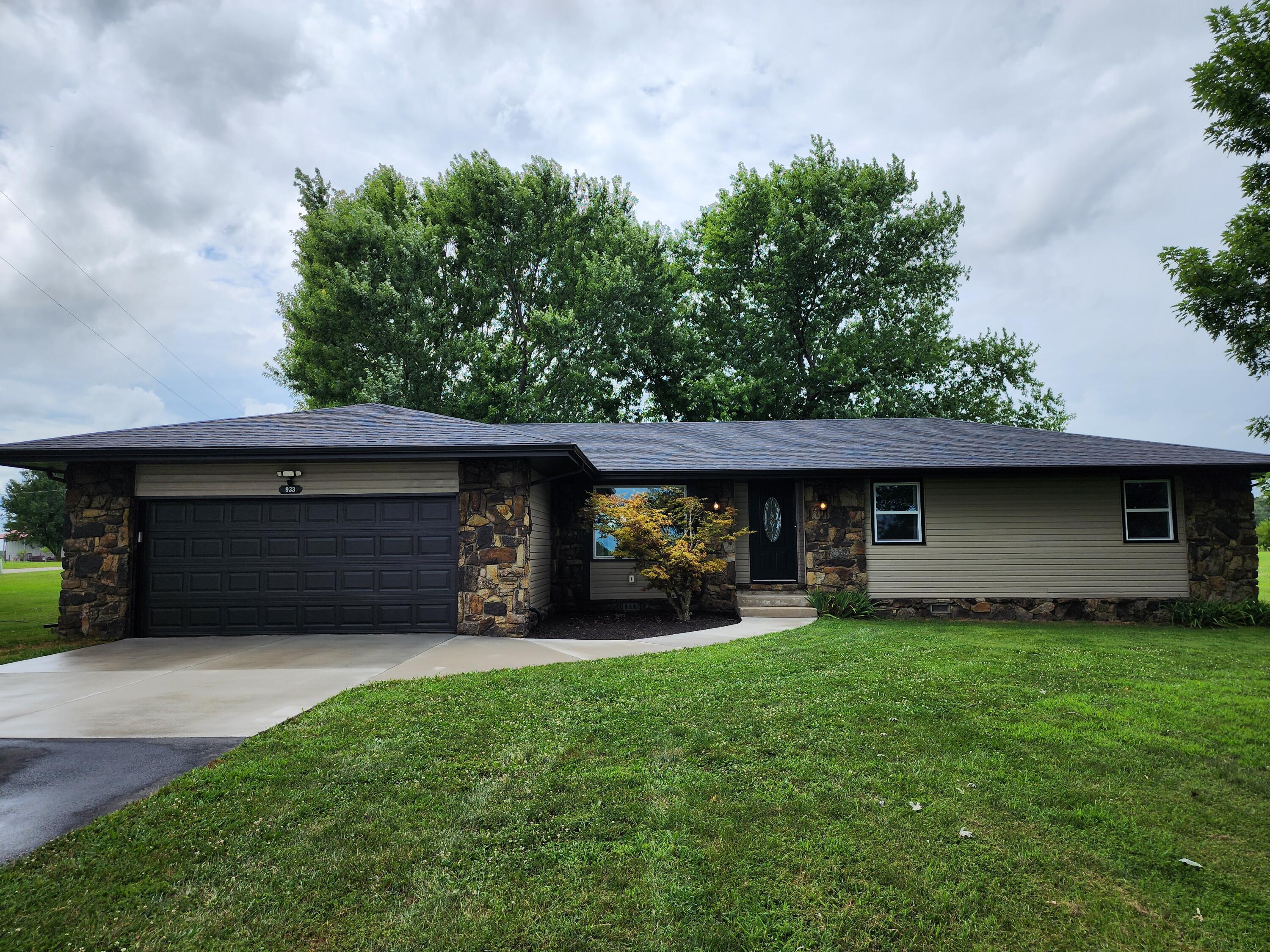 933 Porter Crossing Road Property Photo 1