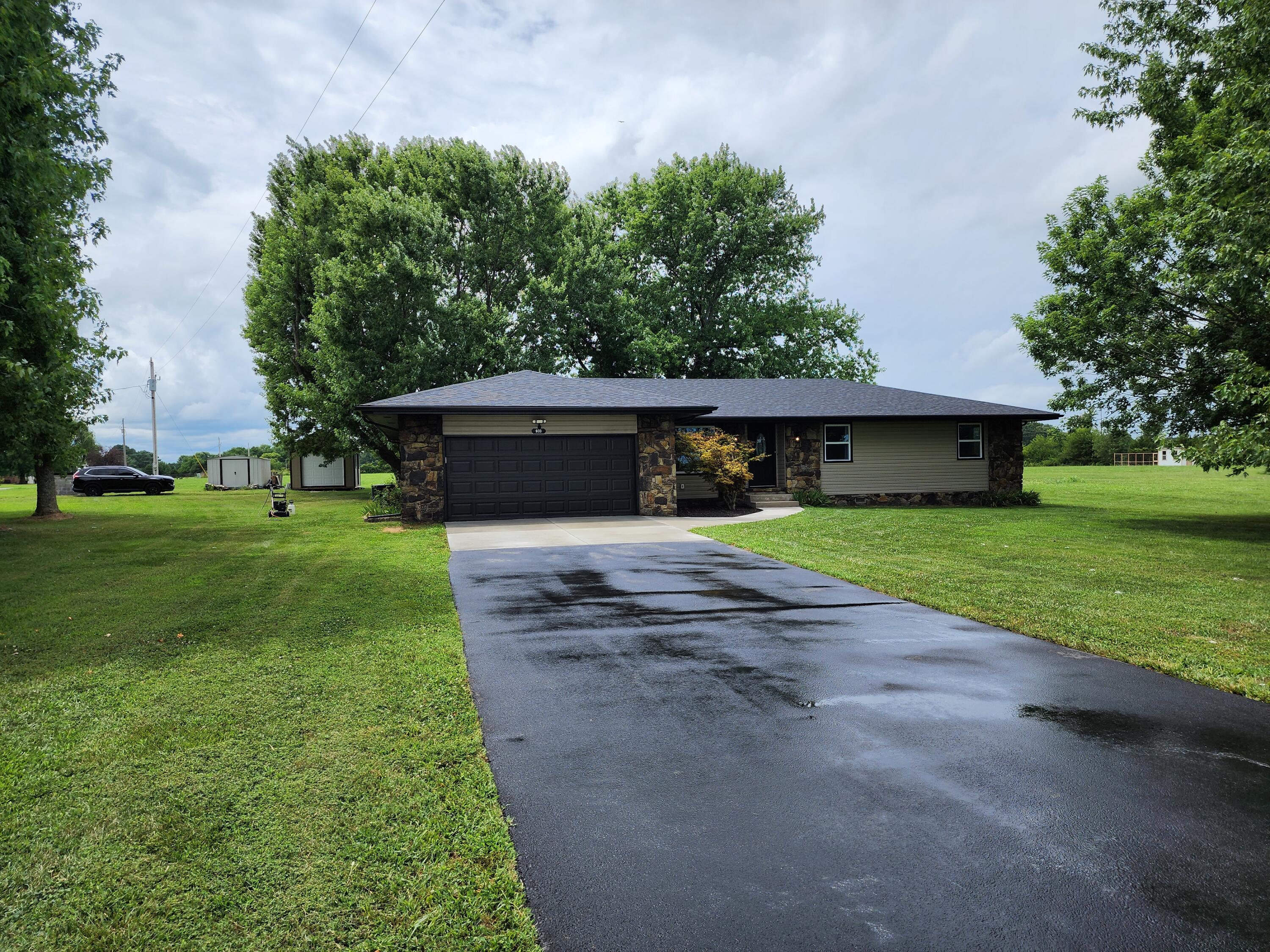933 Porter Crossing Road Property Photo 2