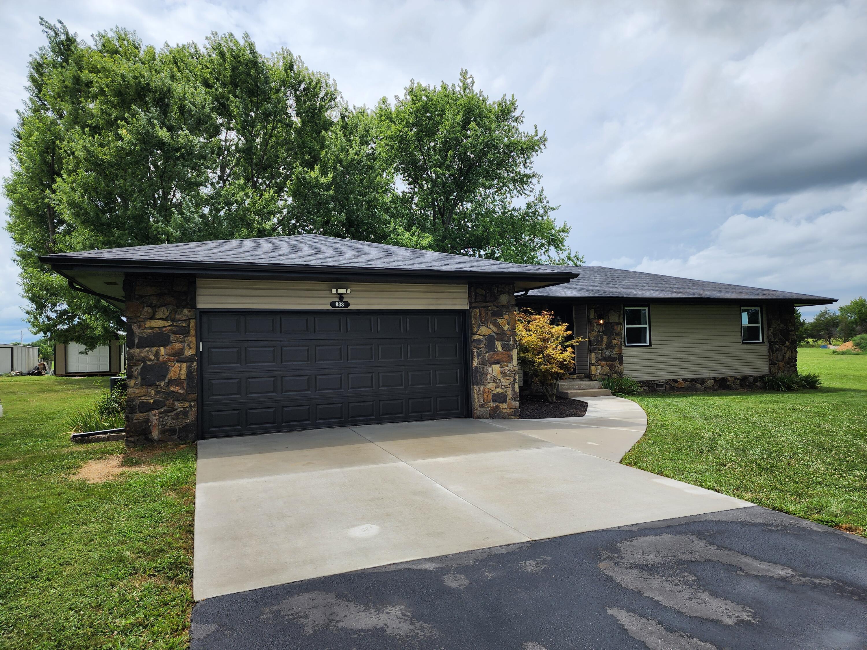 933 Porter Crossing Road Property Photo 3
