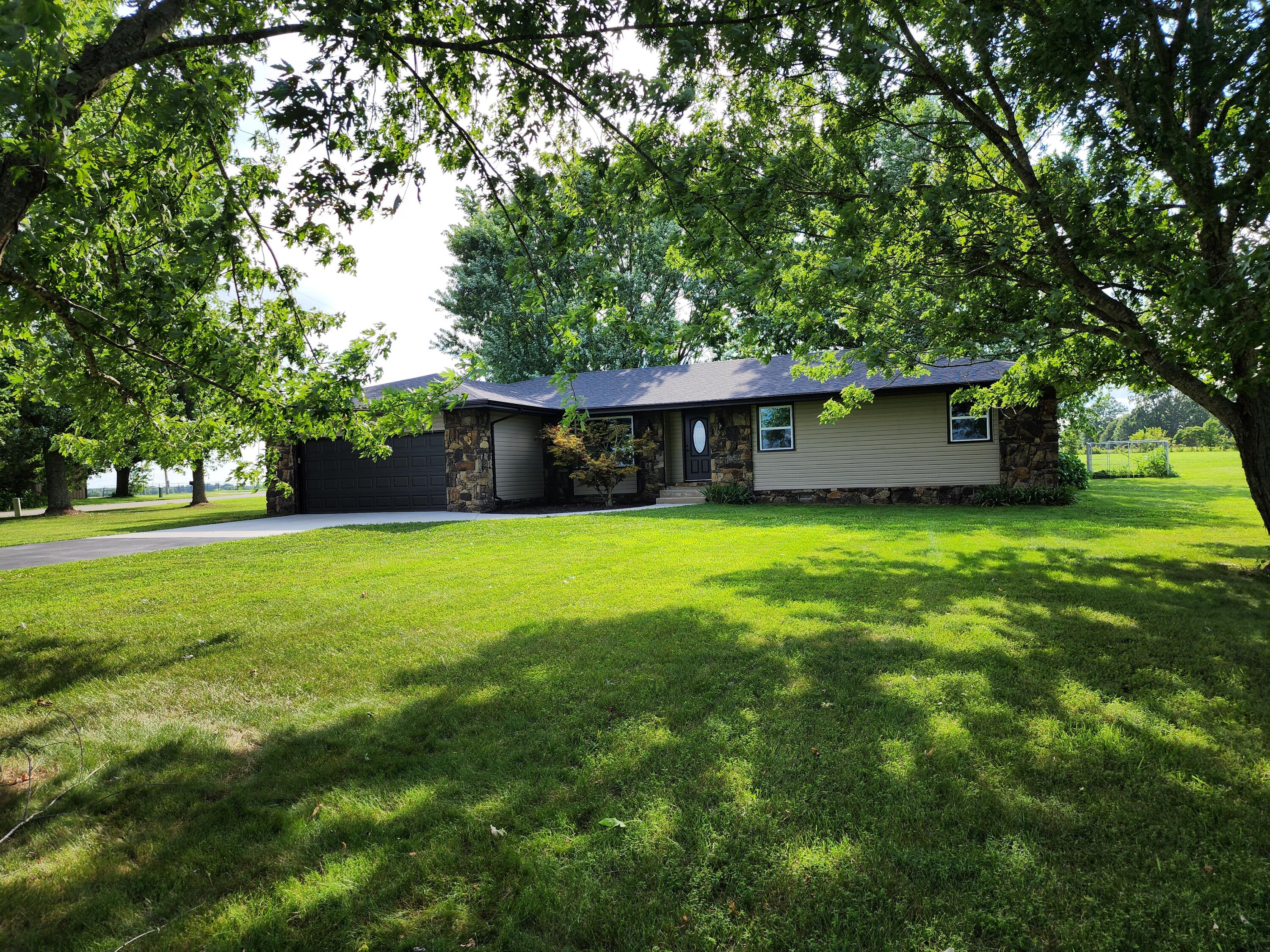 933 Porter Crossing Road Property Photo 4
