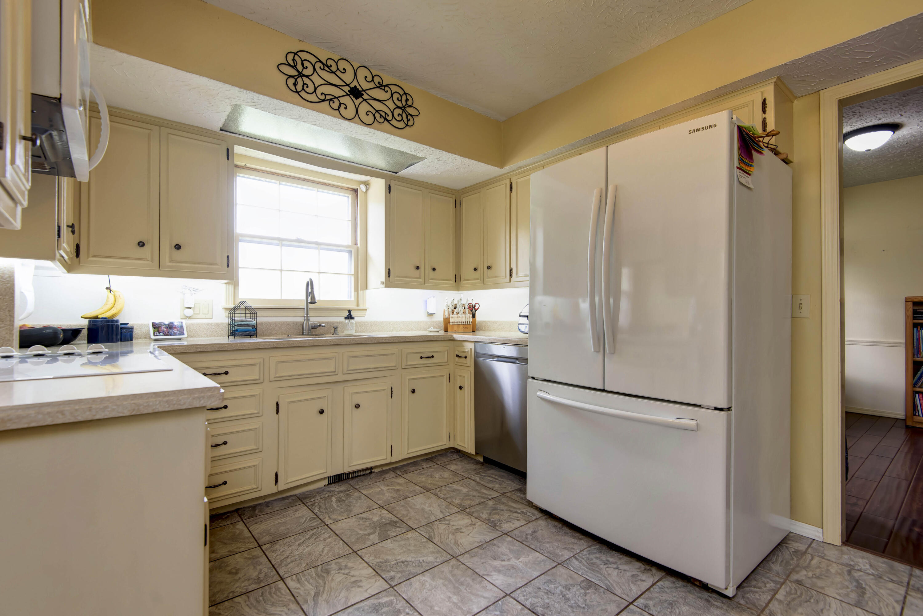 2125 East Meadow Property Photo 8