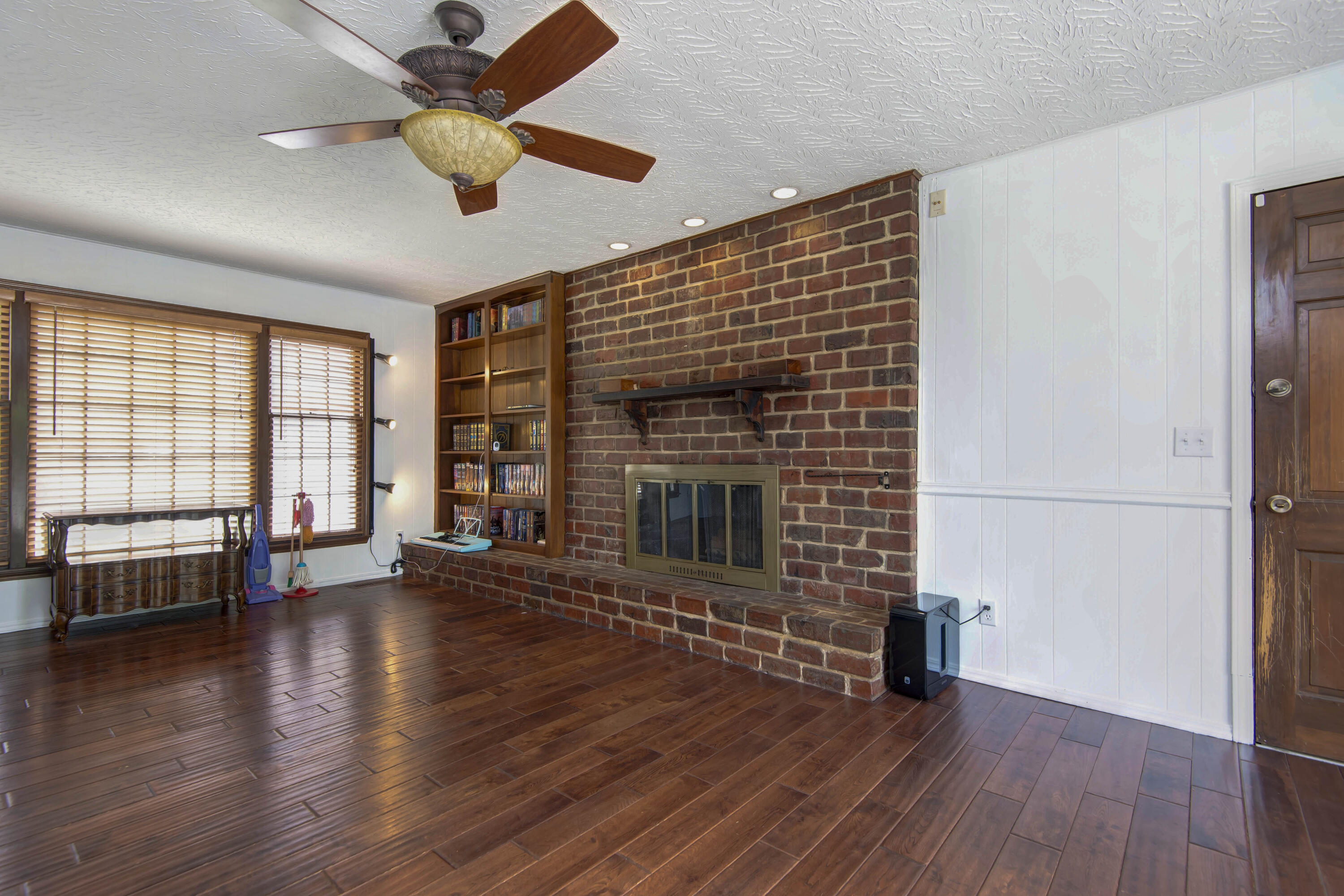 2125 East Meadow Property Photo 14