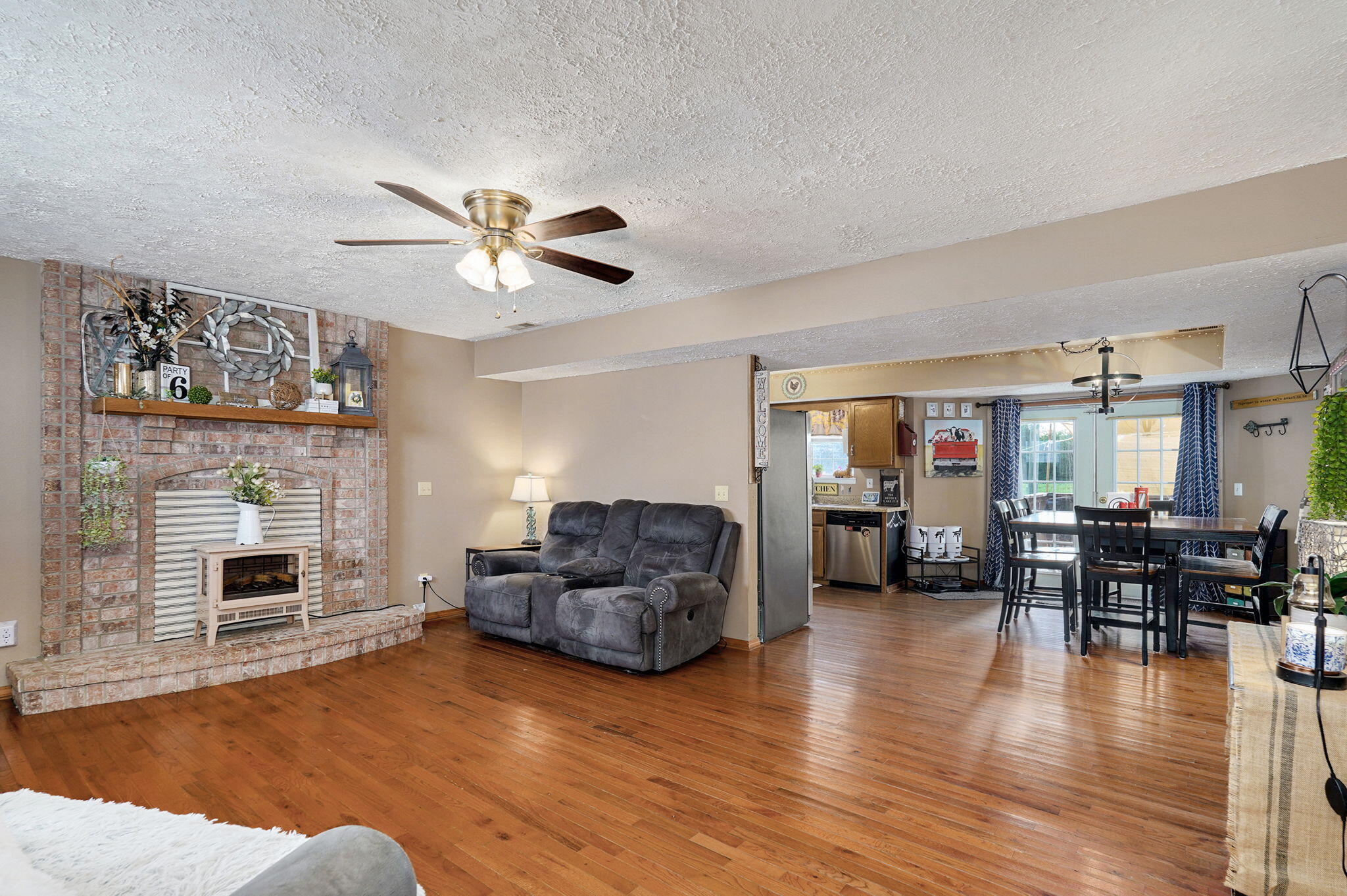 5361 South Aaron Avenue Property Photo 3