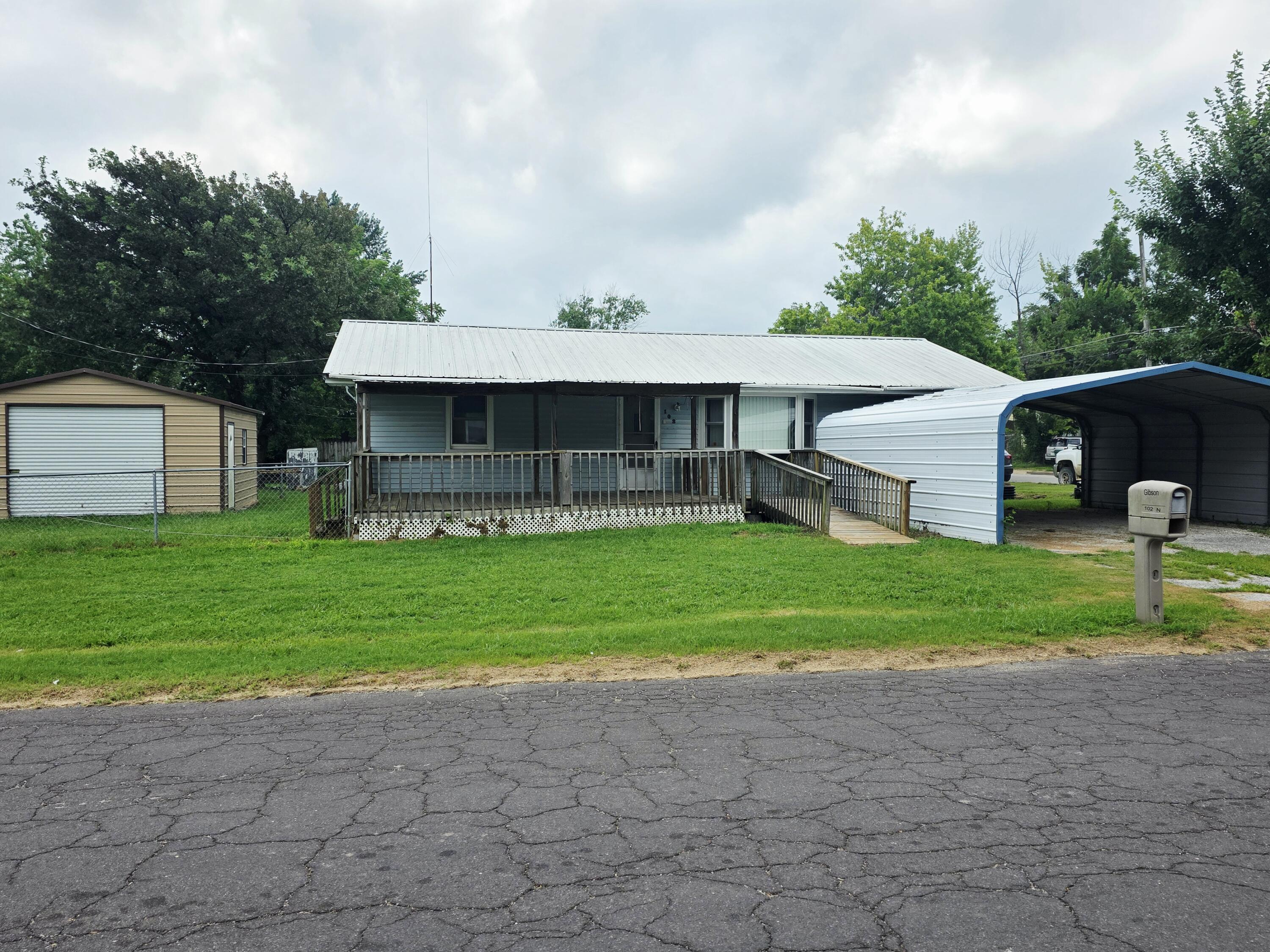 102 North Busch Avenue Property Photo 1