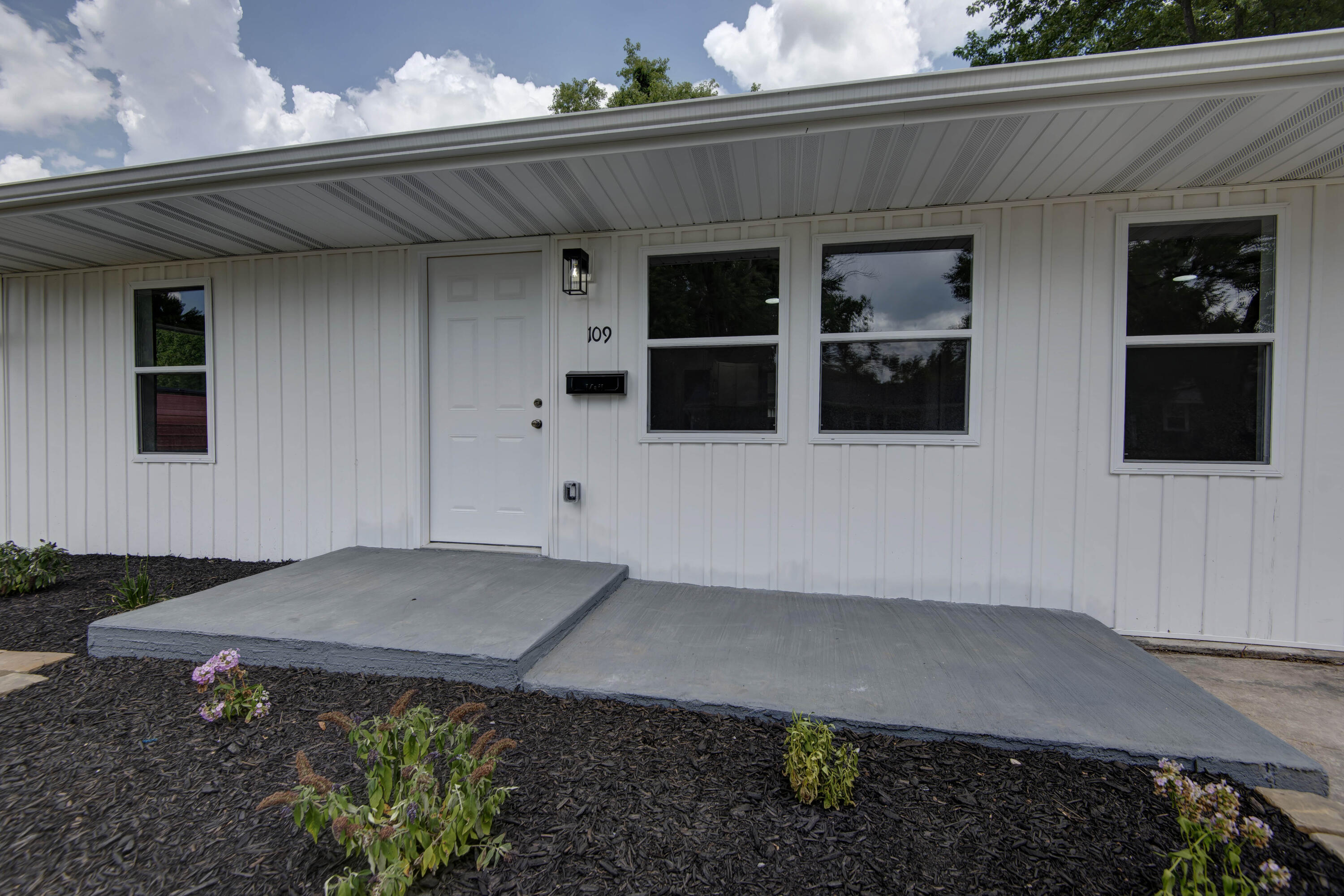 109 East Hadley Street Property Photo 1