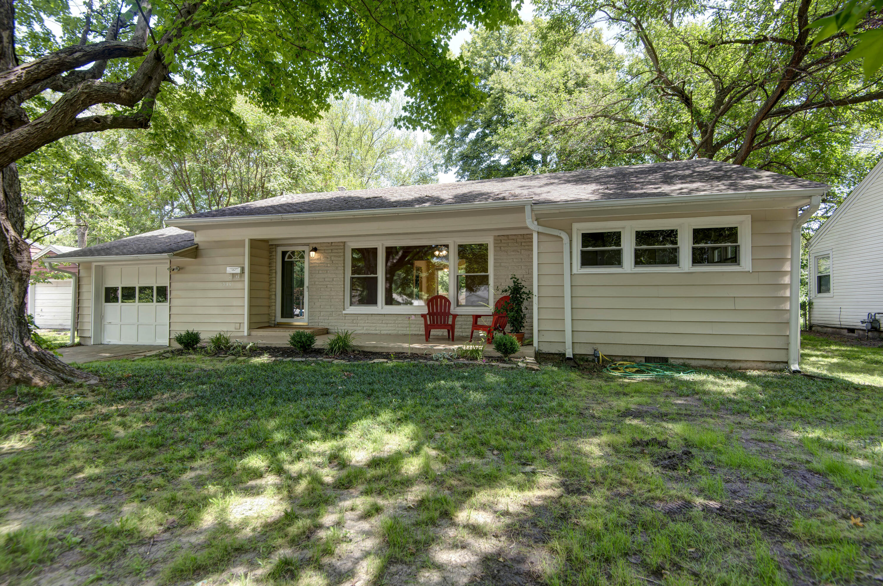 1534 South Kentwood Avenue Property Photo 1