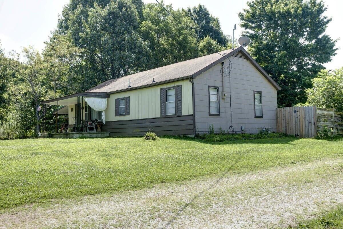 856 874 East Farm Road 80 Property Photo 1