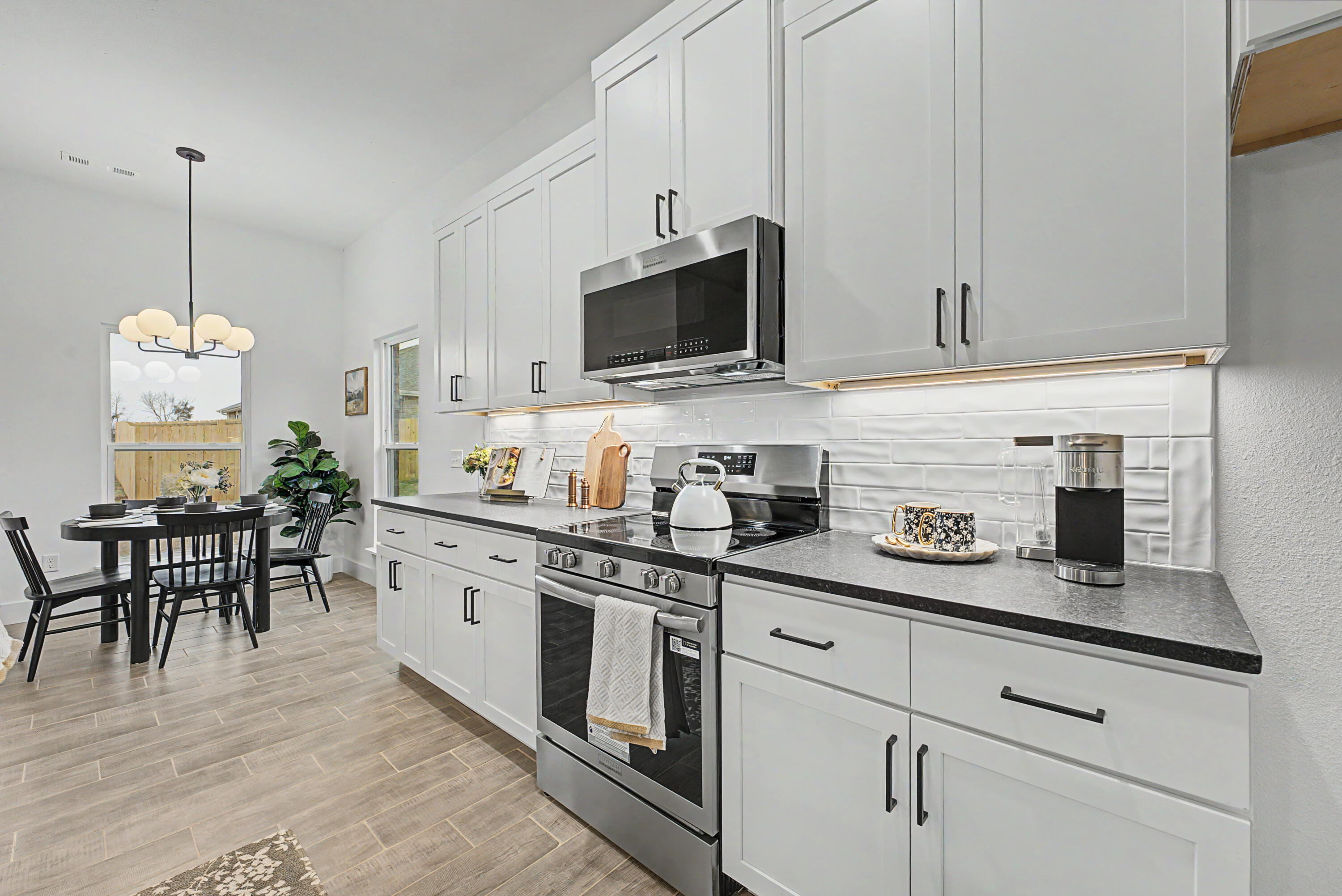 1107 West Jay Street Property Photo 6