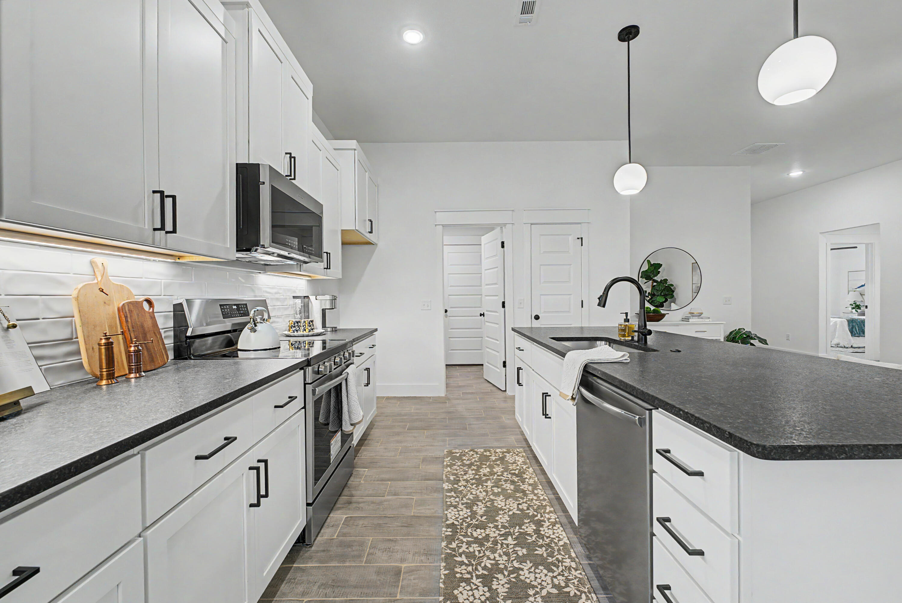 1107 West Jay Street Property Photo 7