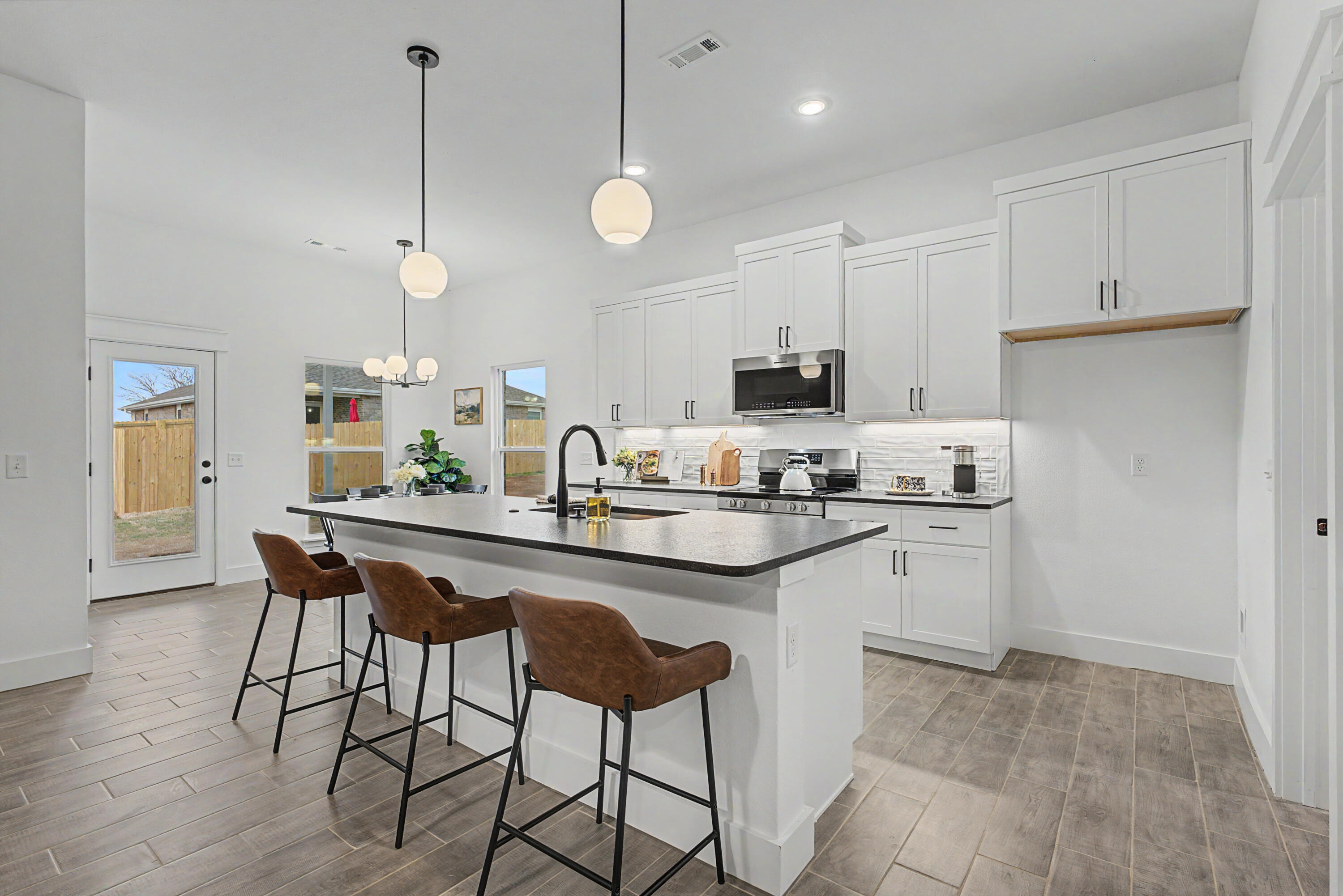 1107 West Jay Street Property Photo 12