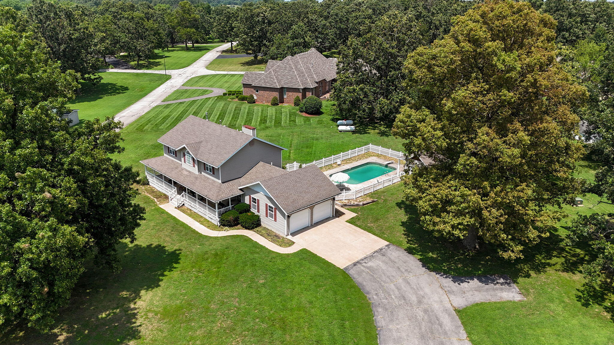 1352 Deer Lane Property Photo 1