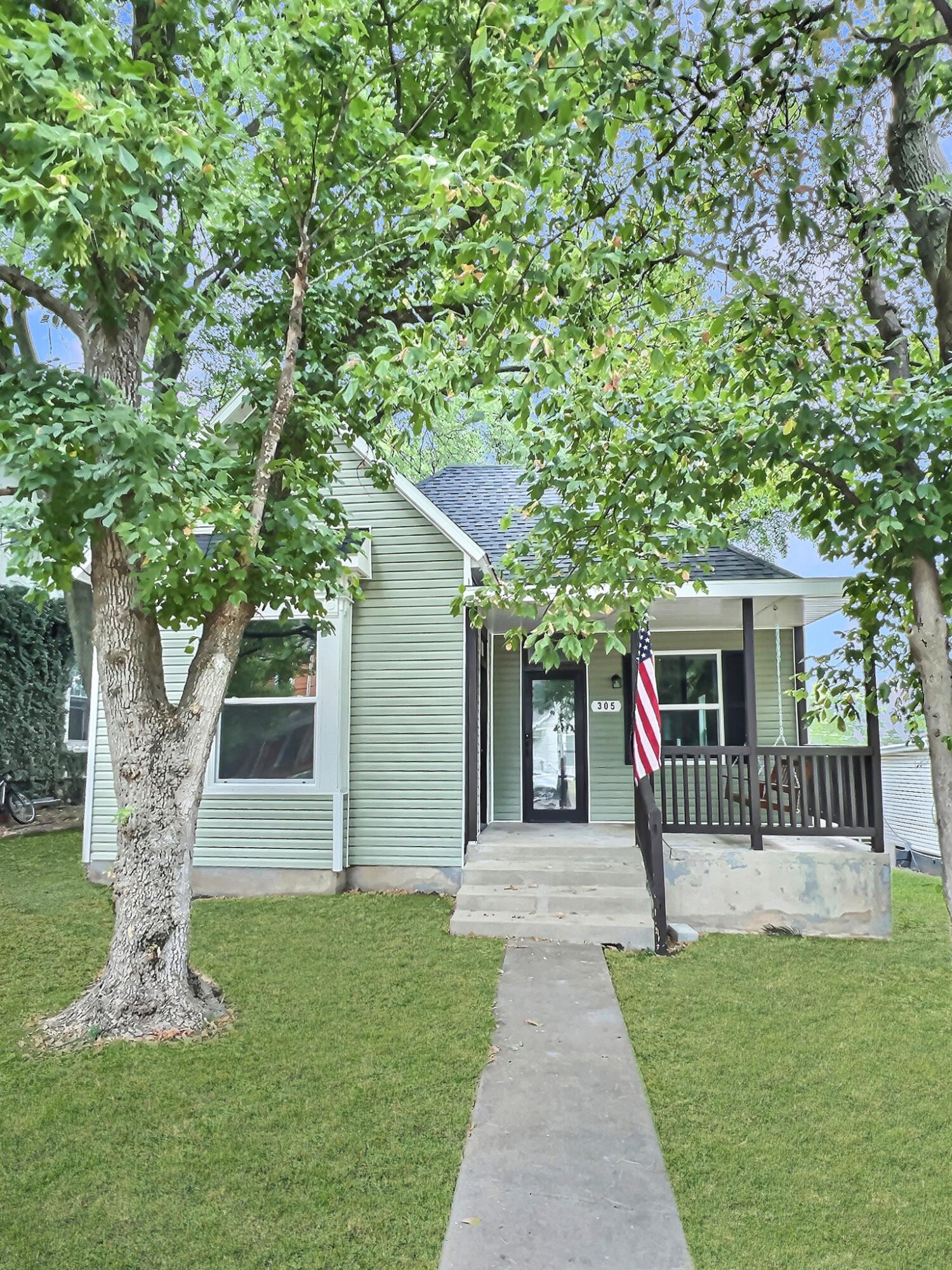 305 7th Street Property Photo 1