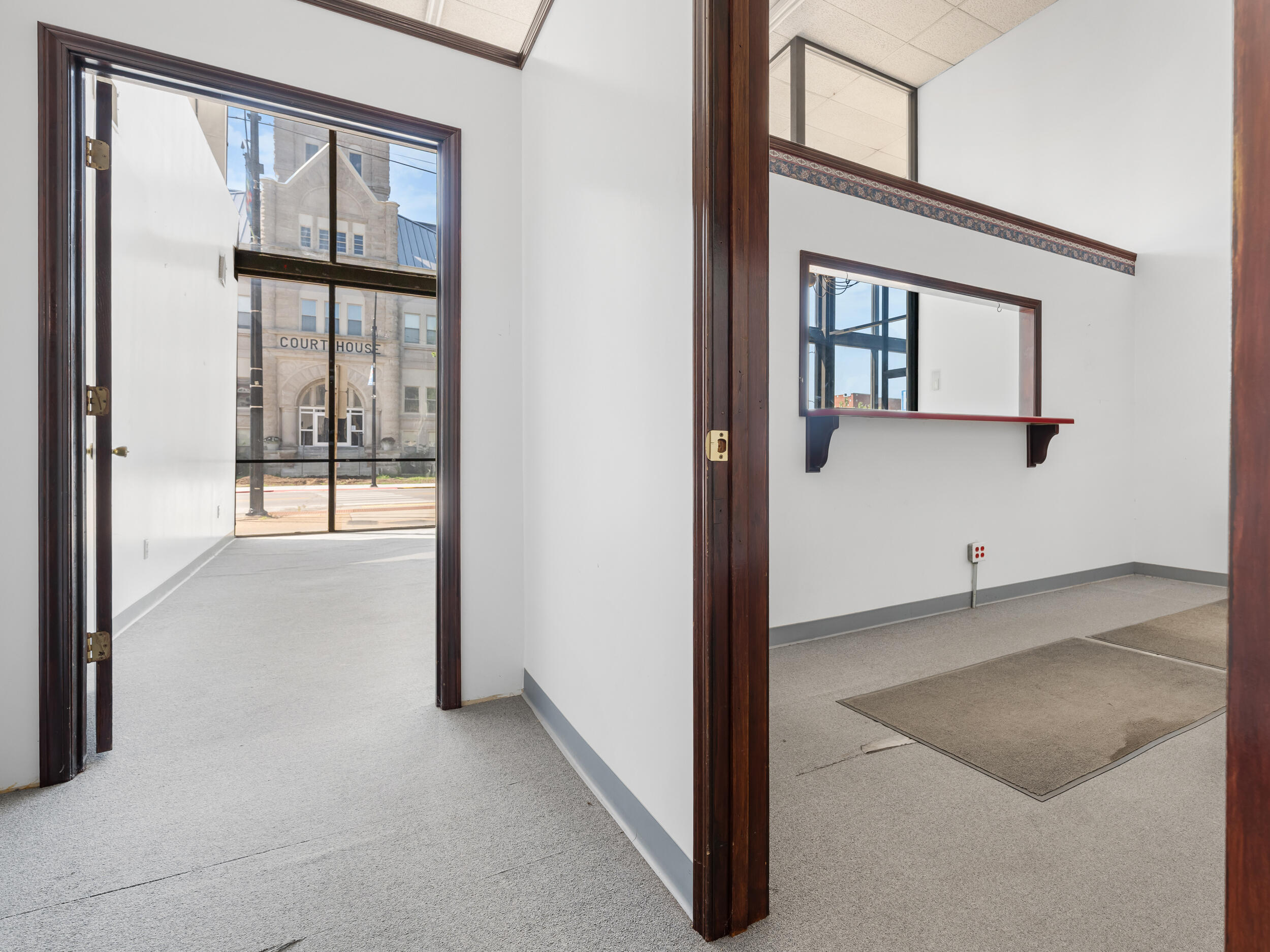 107 East Broadway Street Property Photo 7