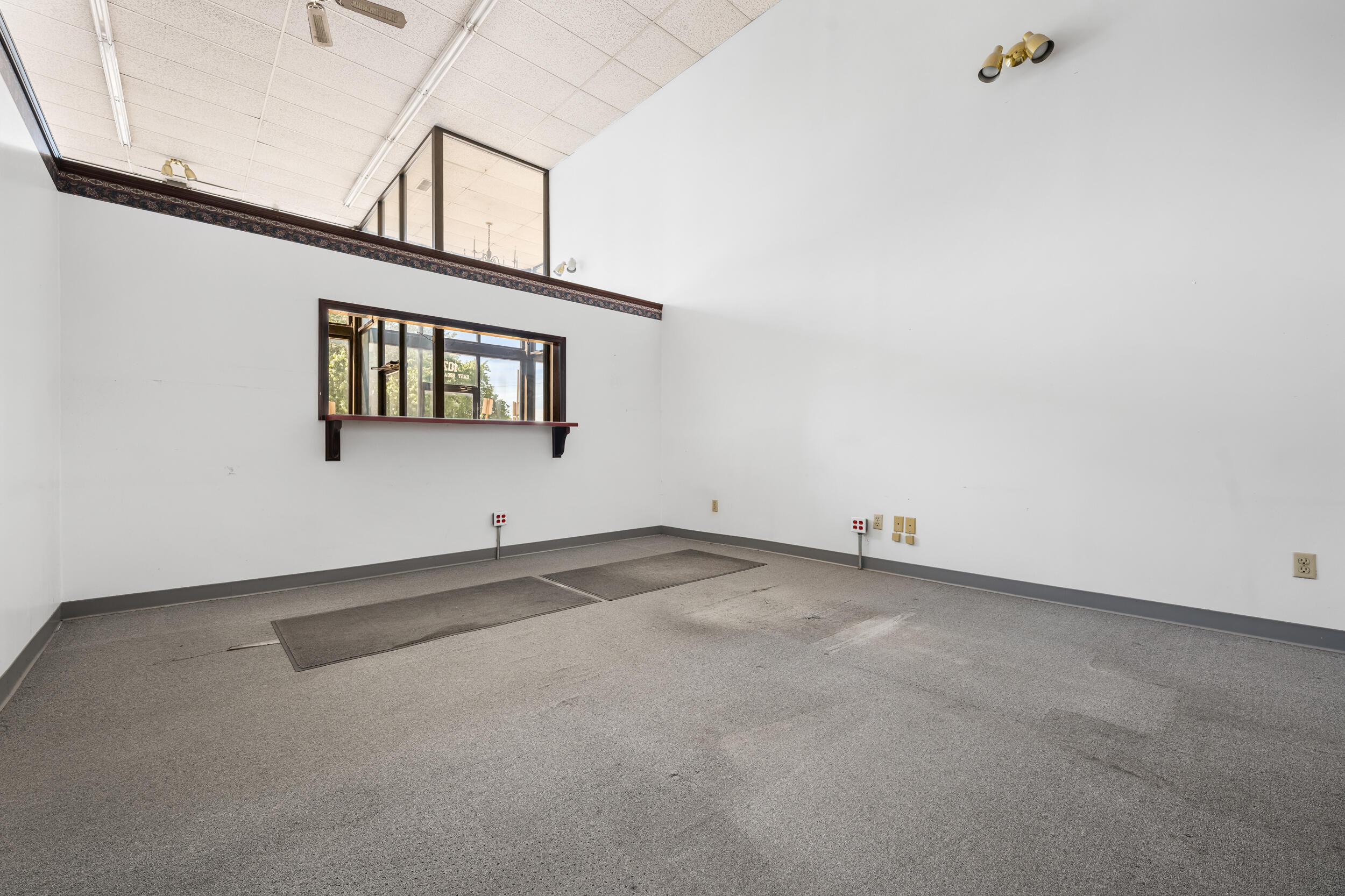 107 East Broadway Street Property Photo 8