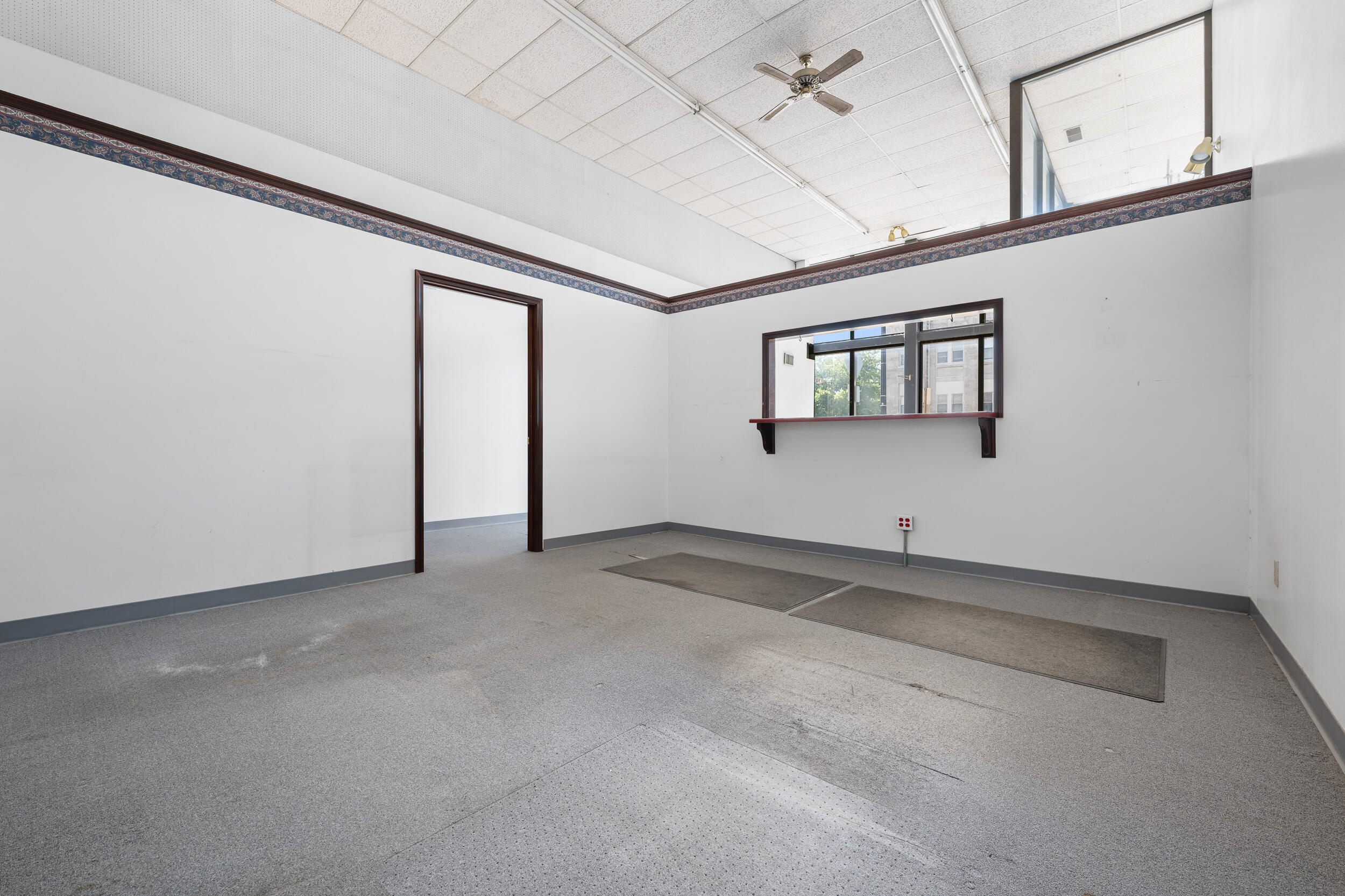 107 East Broadway Street Property Photo 9