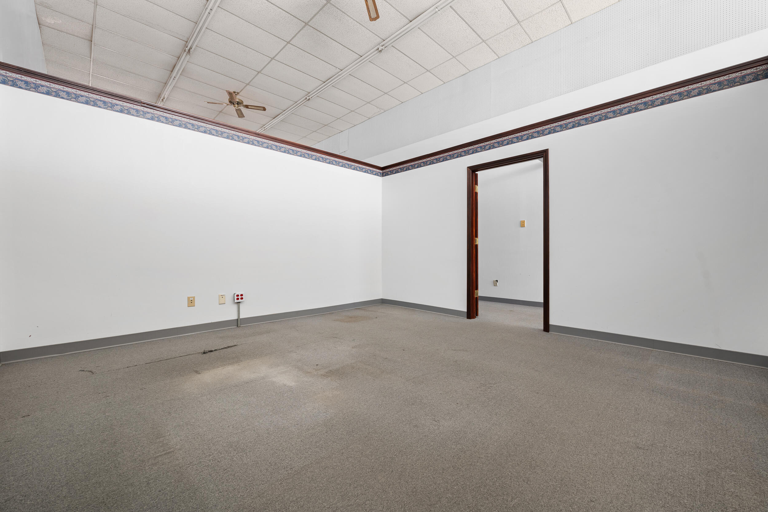 107 East Broadway Street Property Photo 10