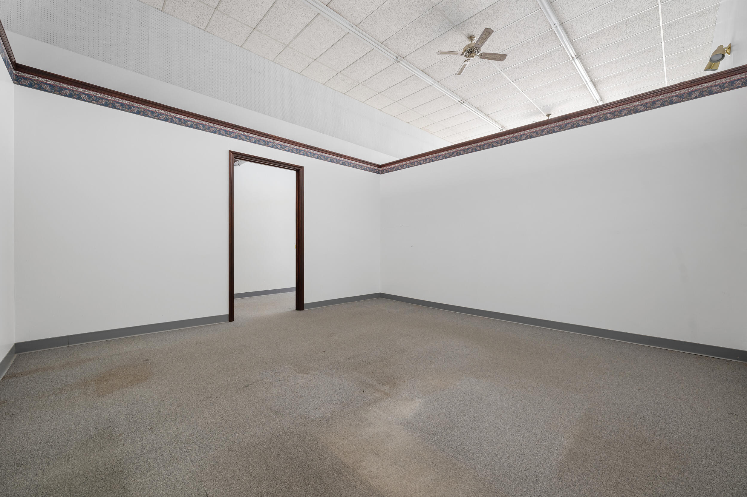 107 East Broadway Street Property Photo 11