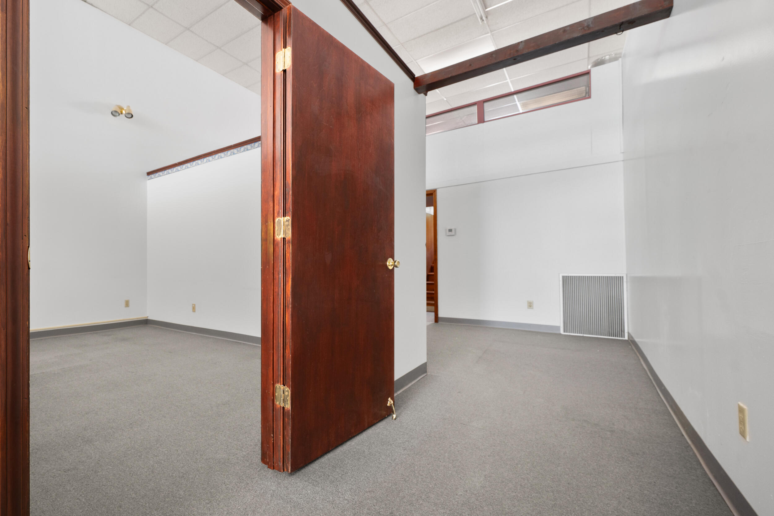 107 East Broadway Street Property Photo 13