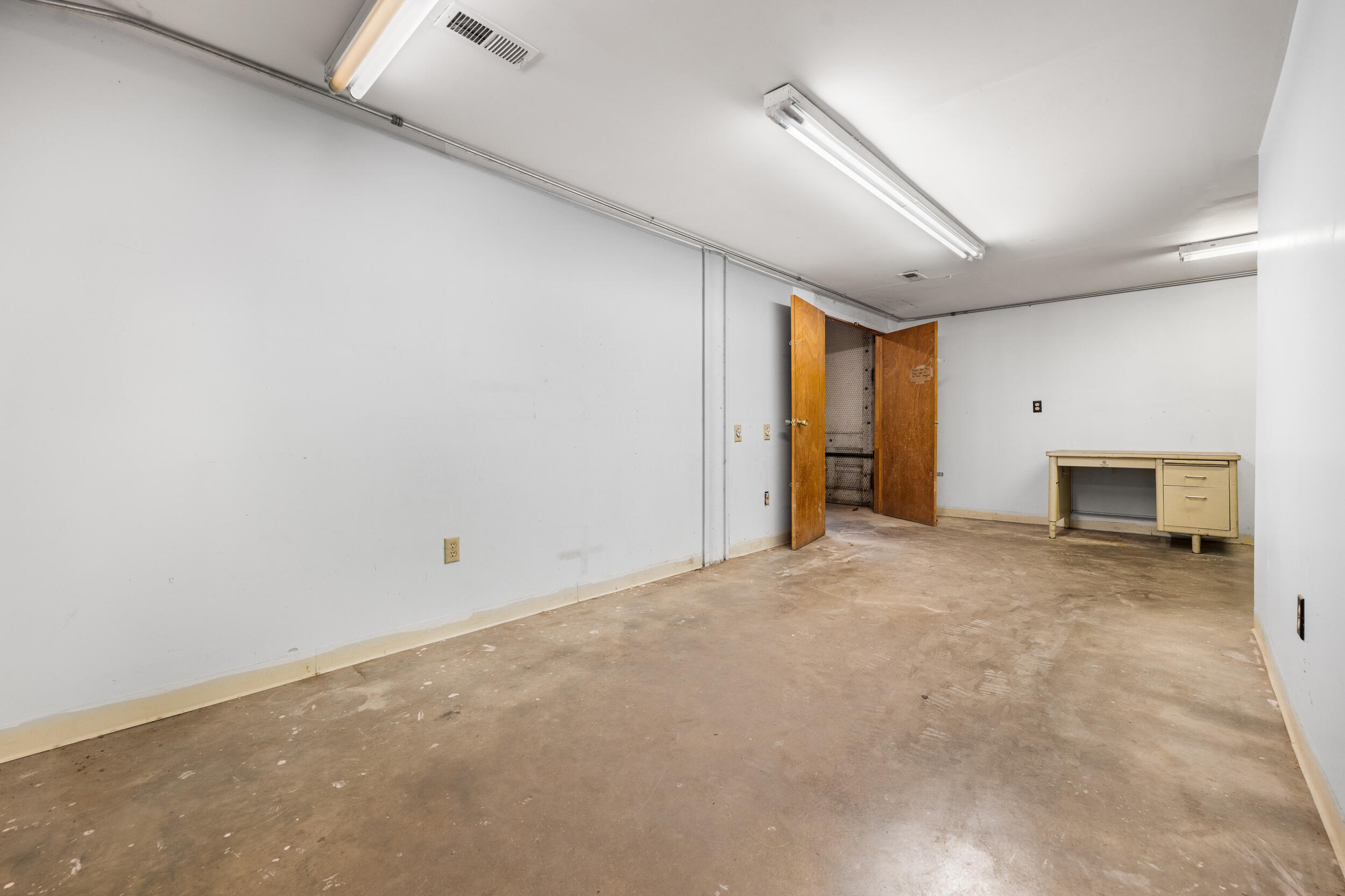 107 East Broadway Street Property Photo 25
