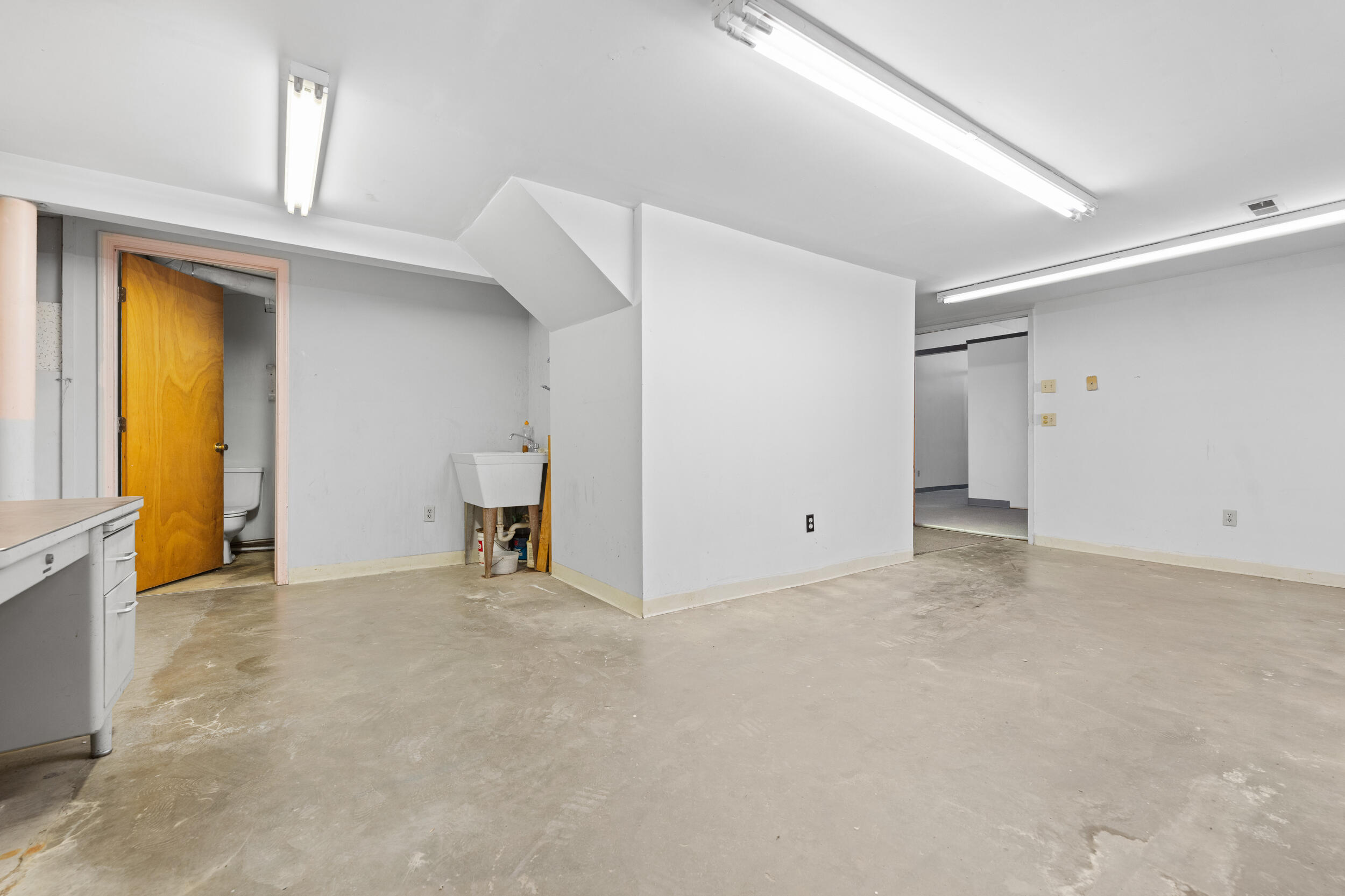 107 East Broadway Street Property Photo 26