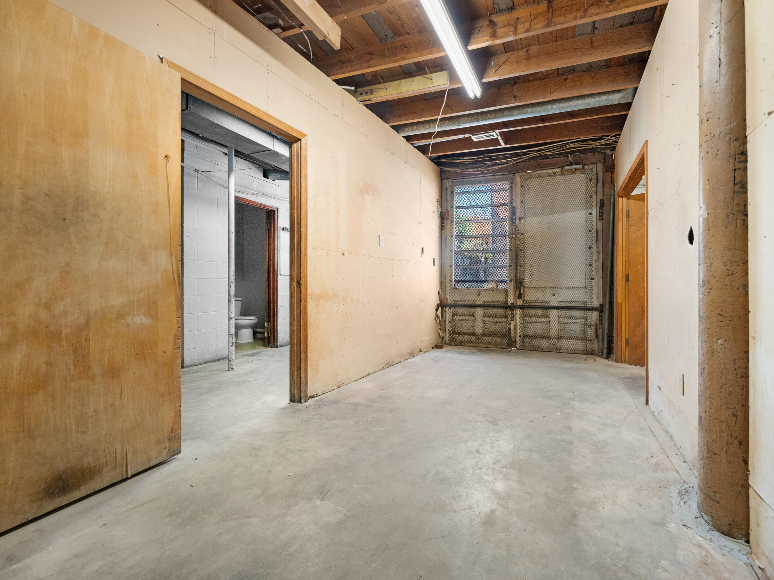 107 East Broadway Street Property Photo 27