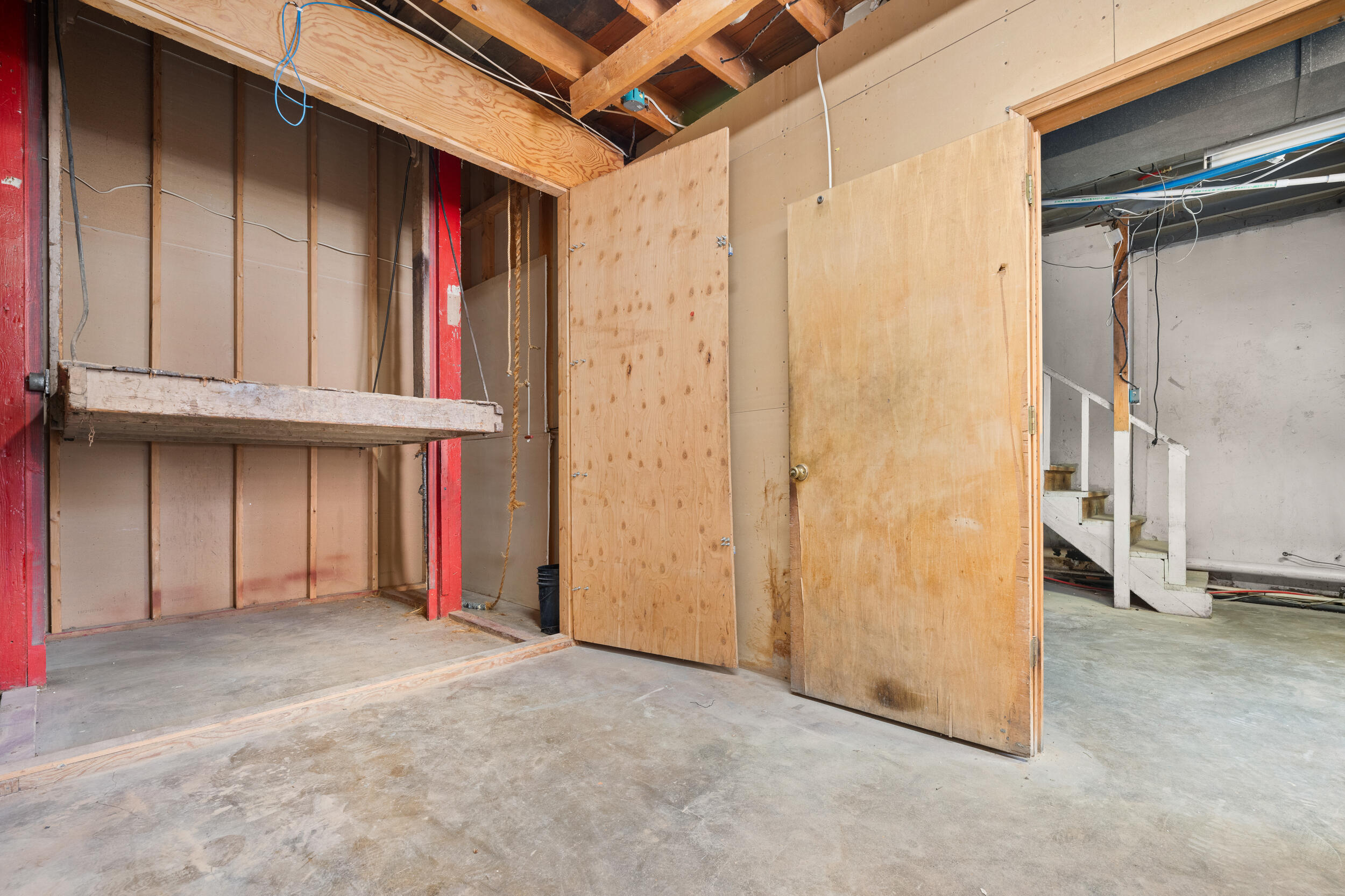 107 East Broadway Street Property Photo 28