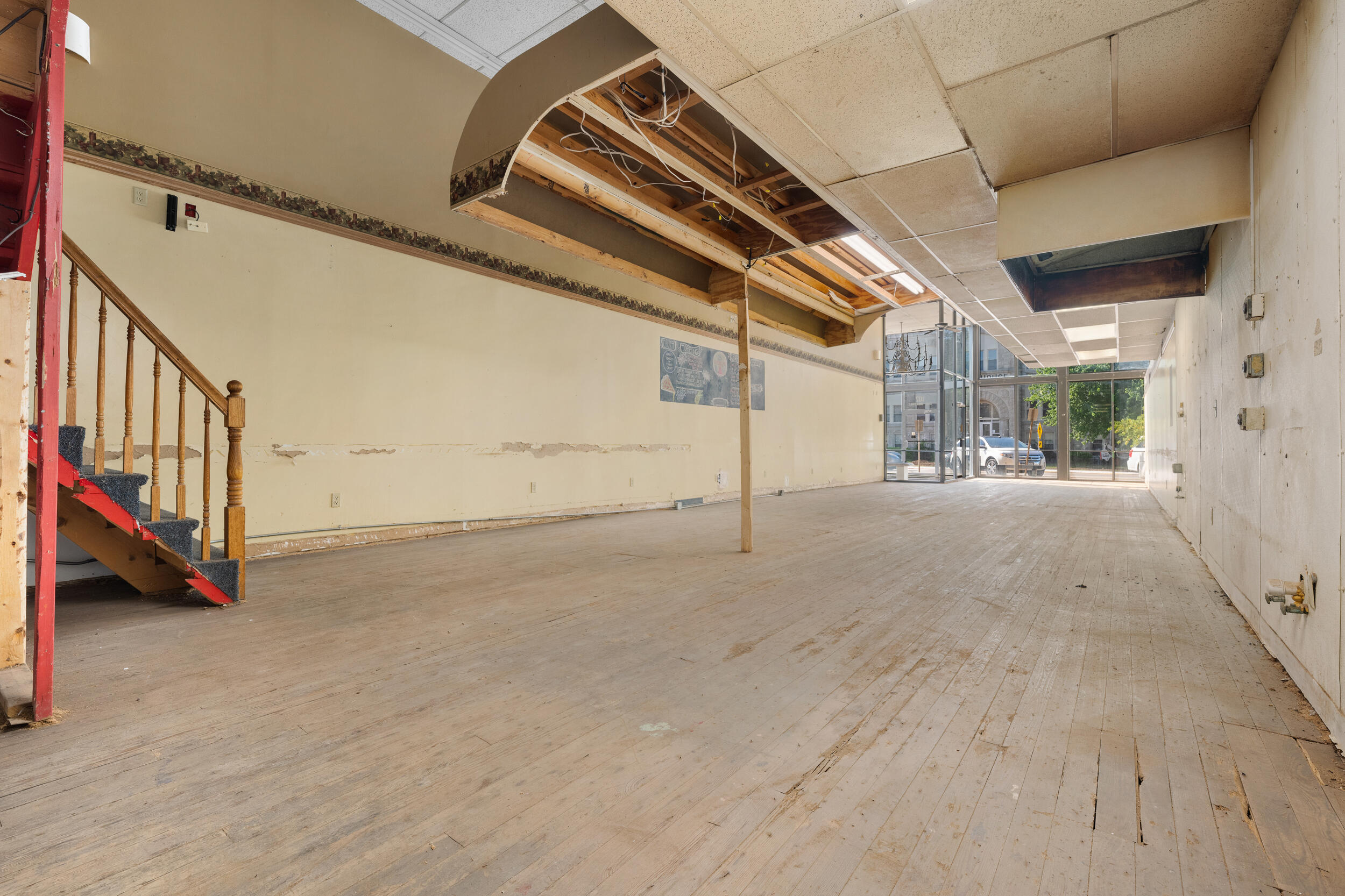 107 East Broadway Street Property Photo 44