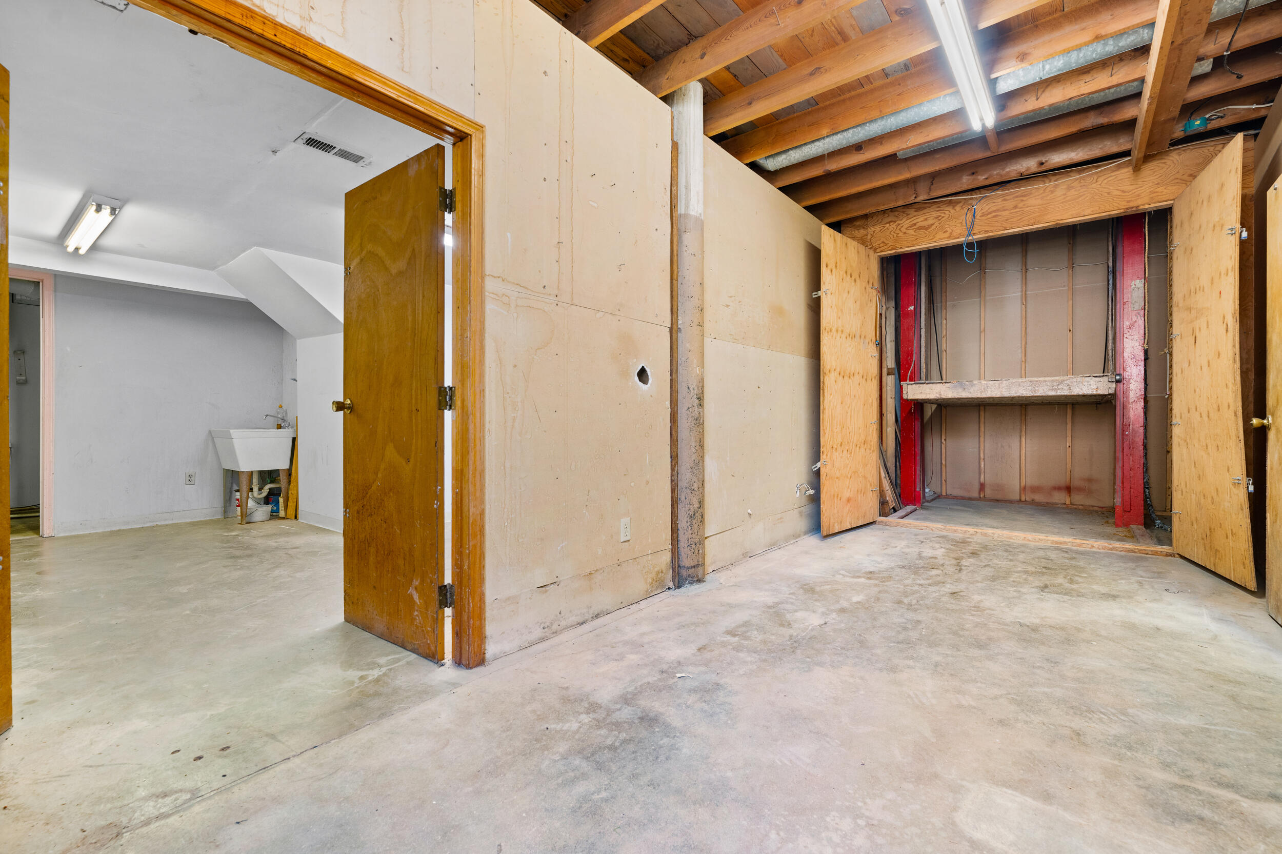 107 East Broadway Street Property Photo 45