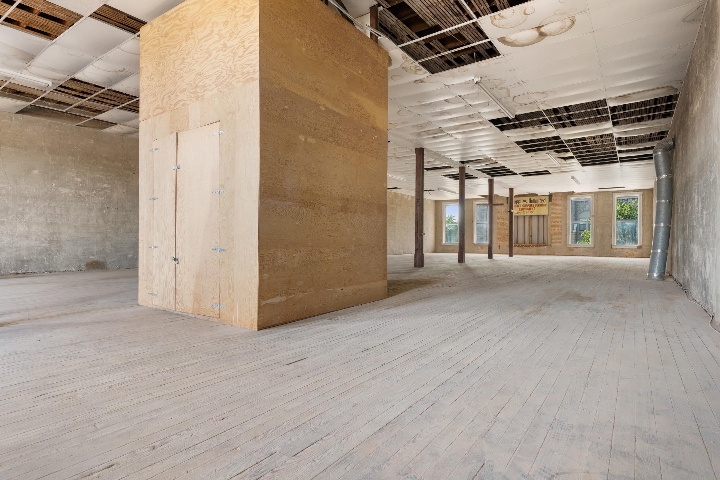 107 East Broadway Street Property Photo 49