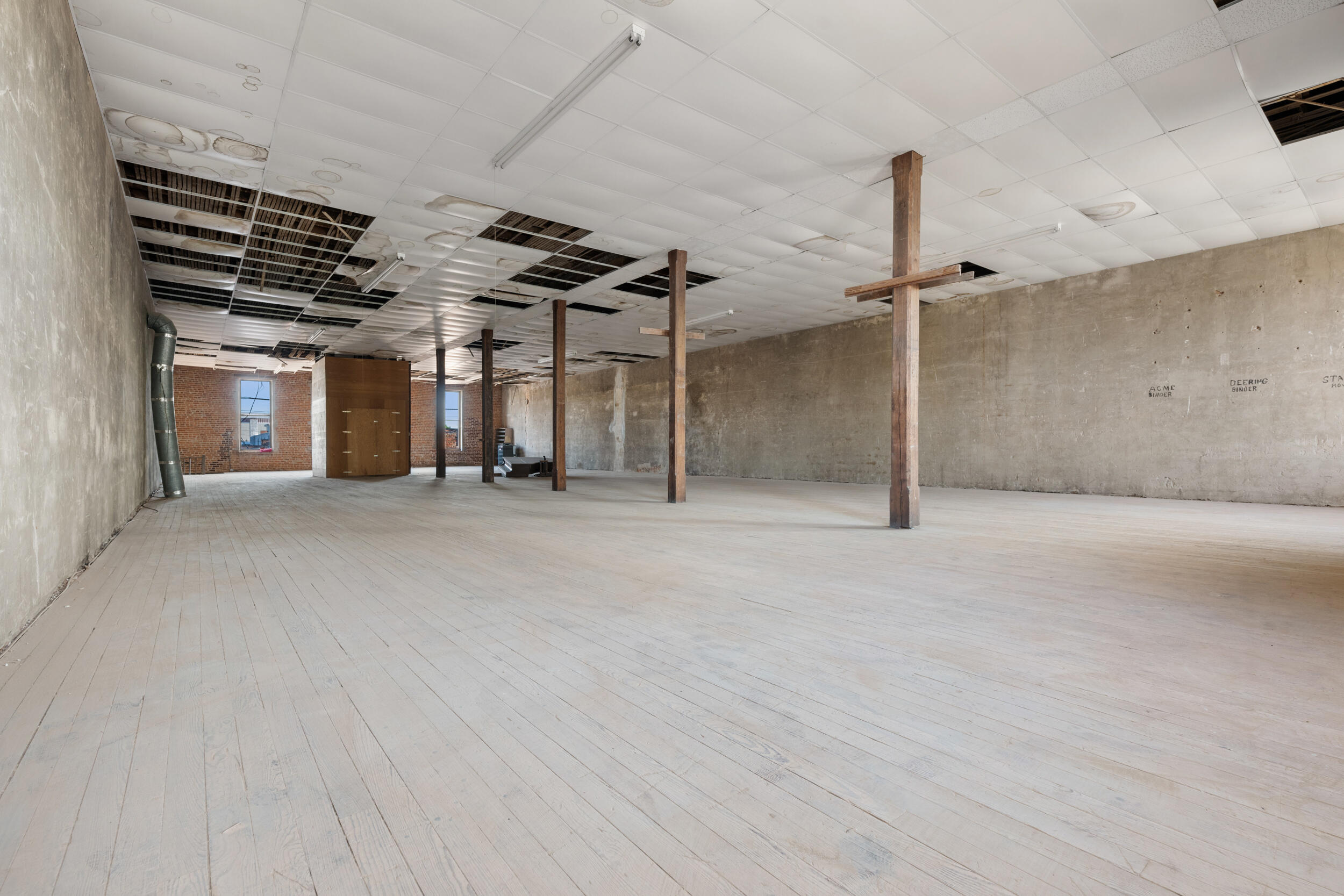 107 East Broadway Street Property Photo 54