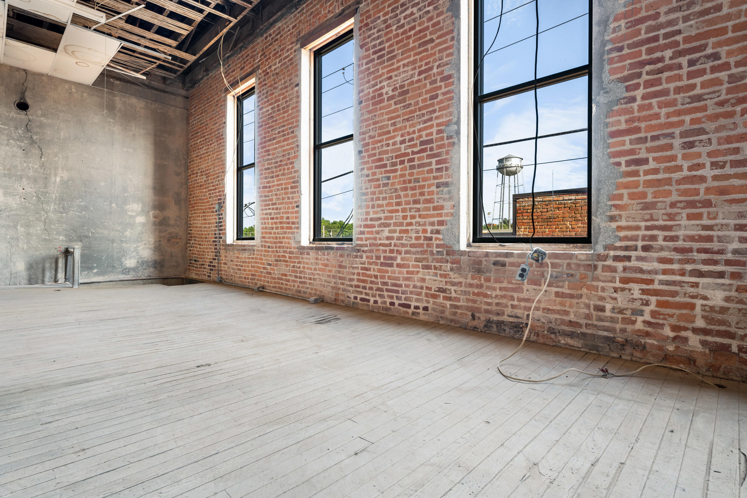 107 East Broadway Street Property Photo 58