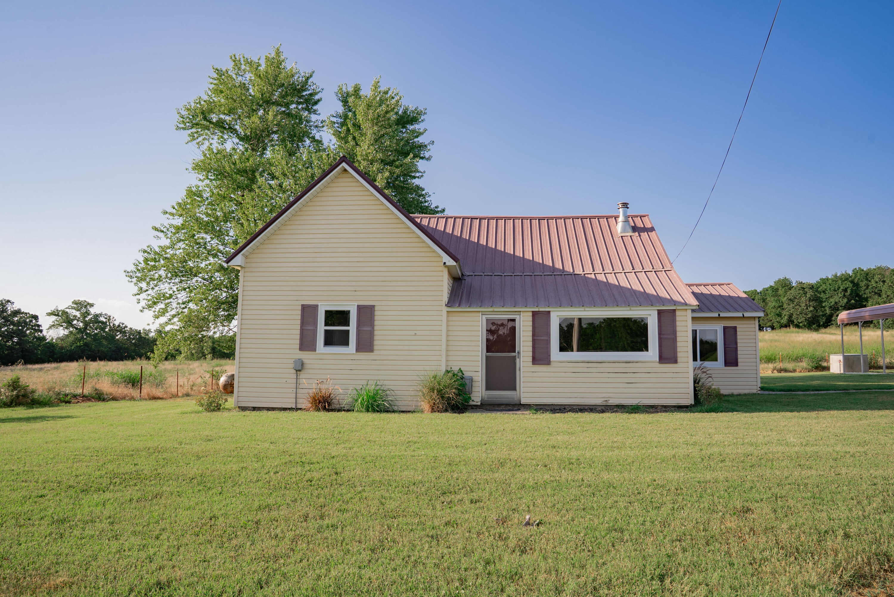 11861 East 1350 Road Property Photo 1