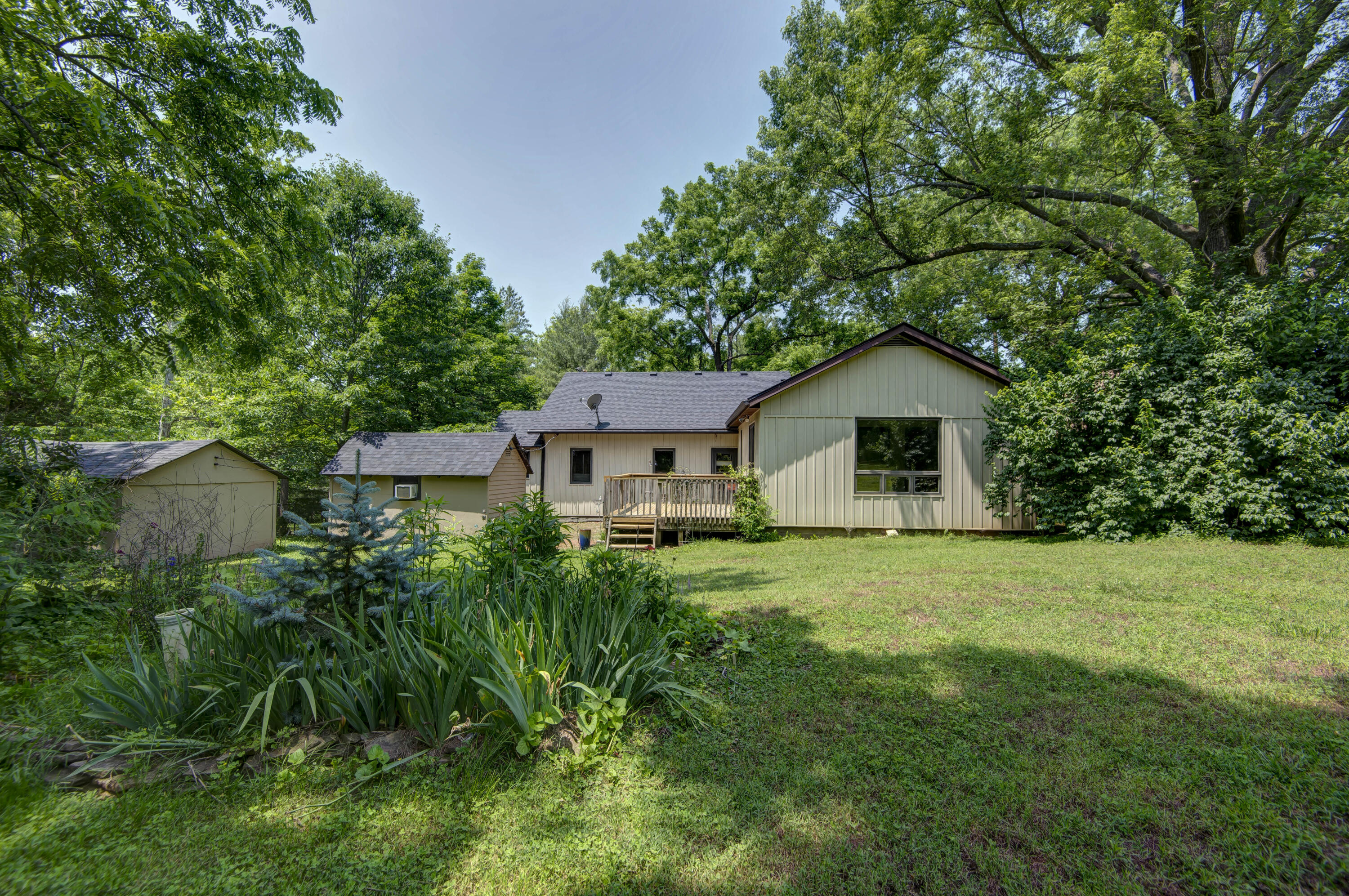 7692 North State Highway H Property Photo 1