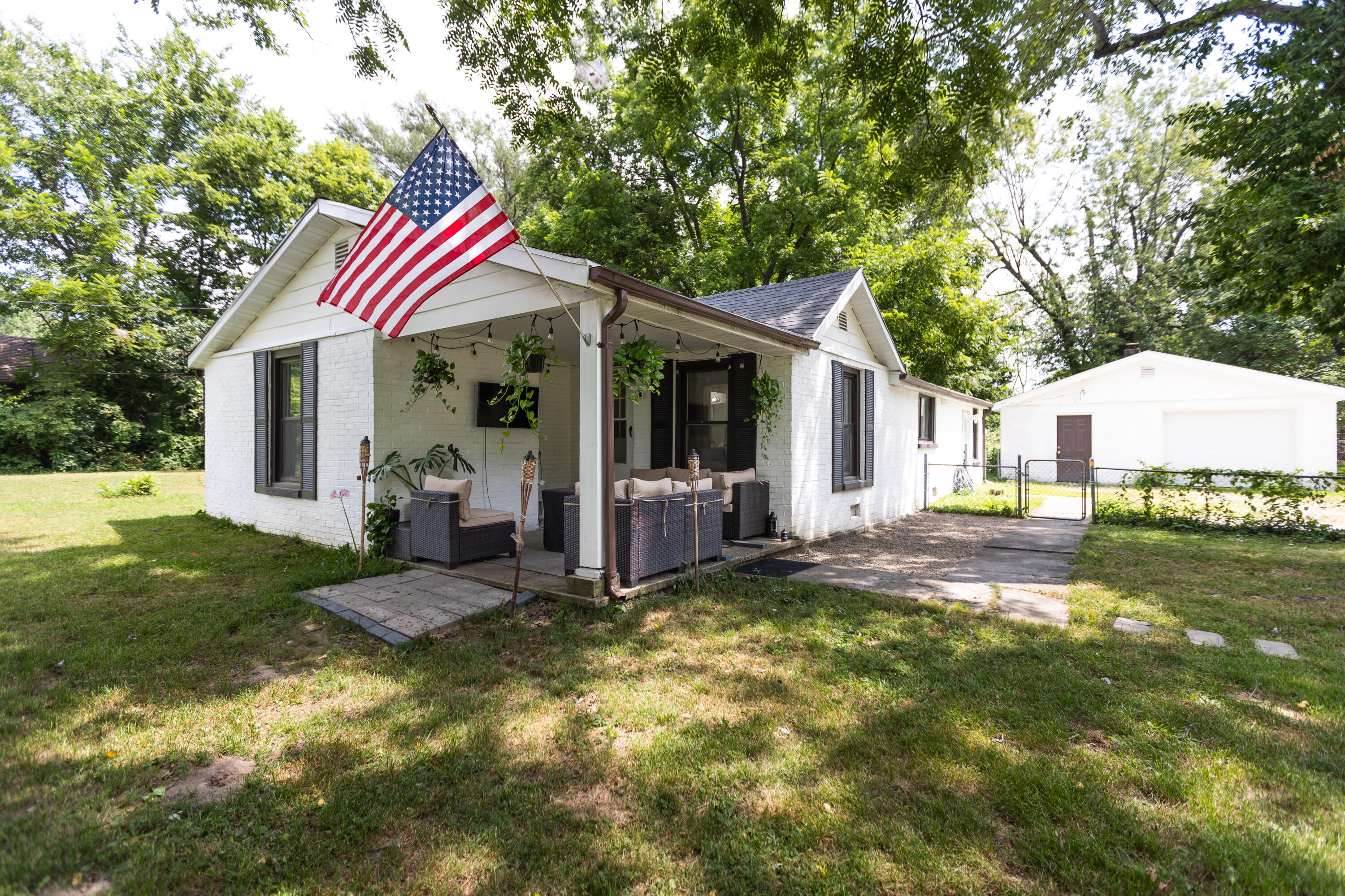 834 North Glenn Avenue Property Photo 1