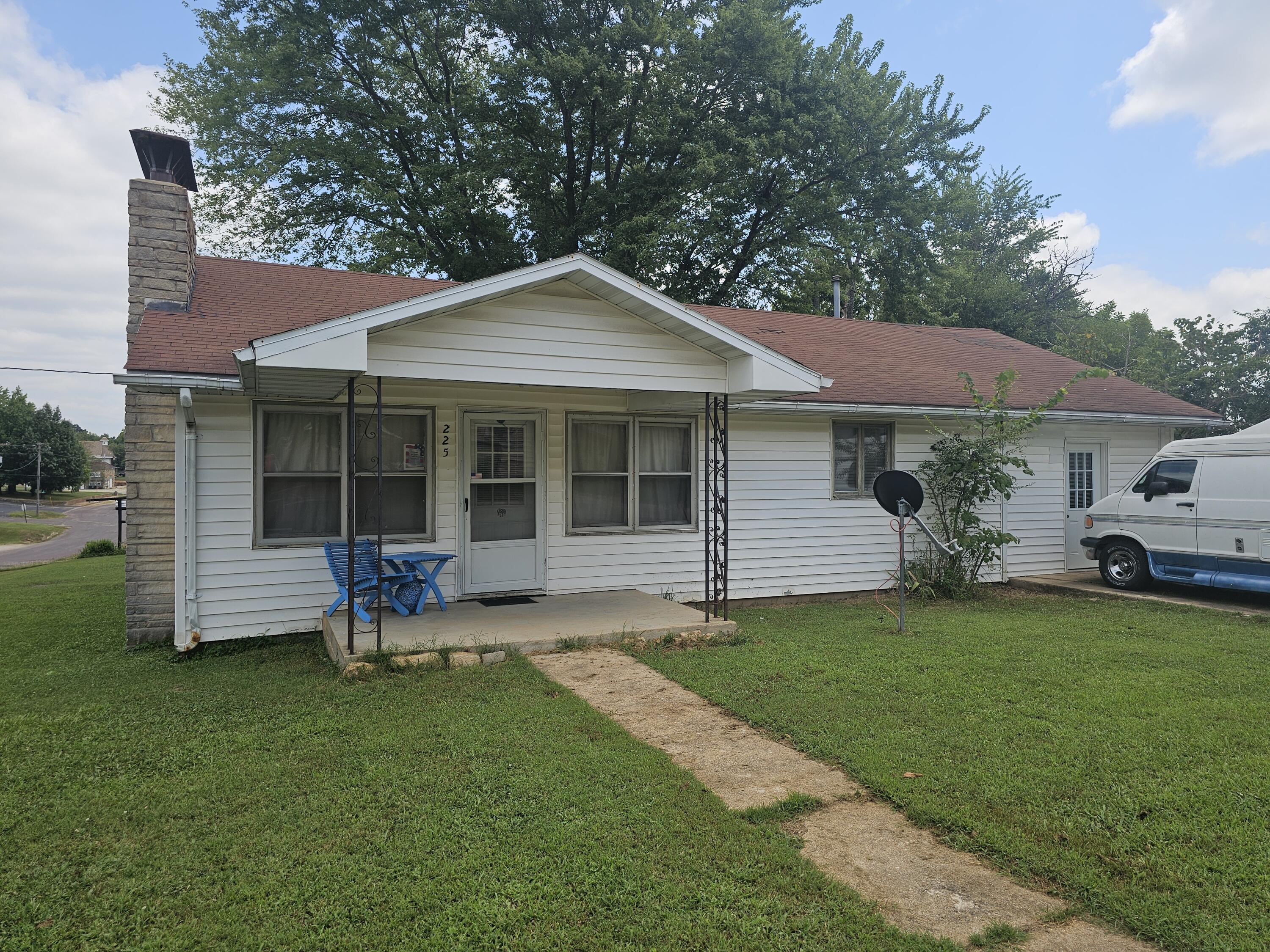 225 North Pine Street Property Photo 1