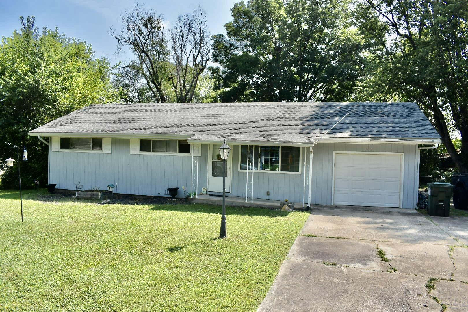 1912 South Village Lane Property Photo 1