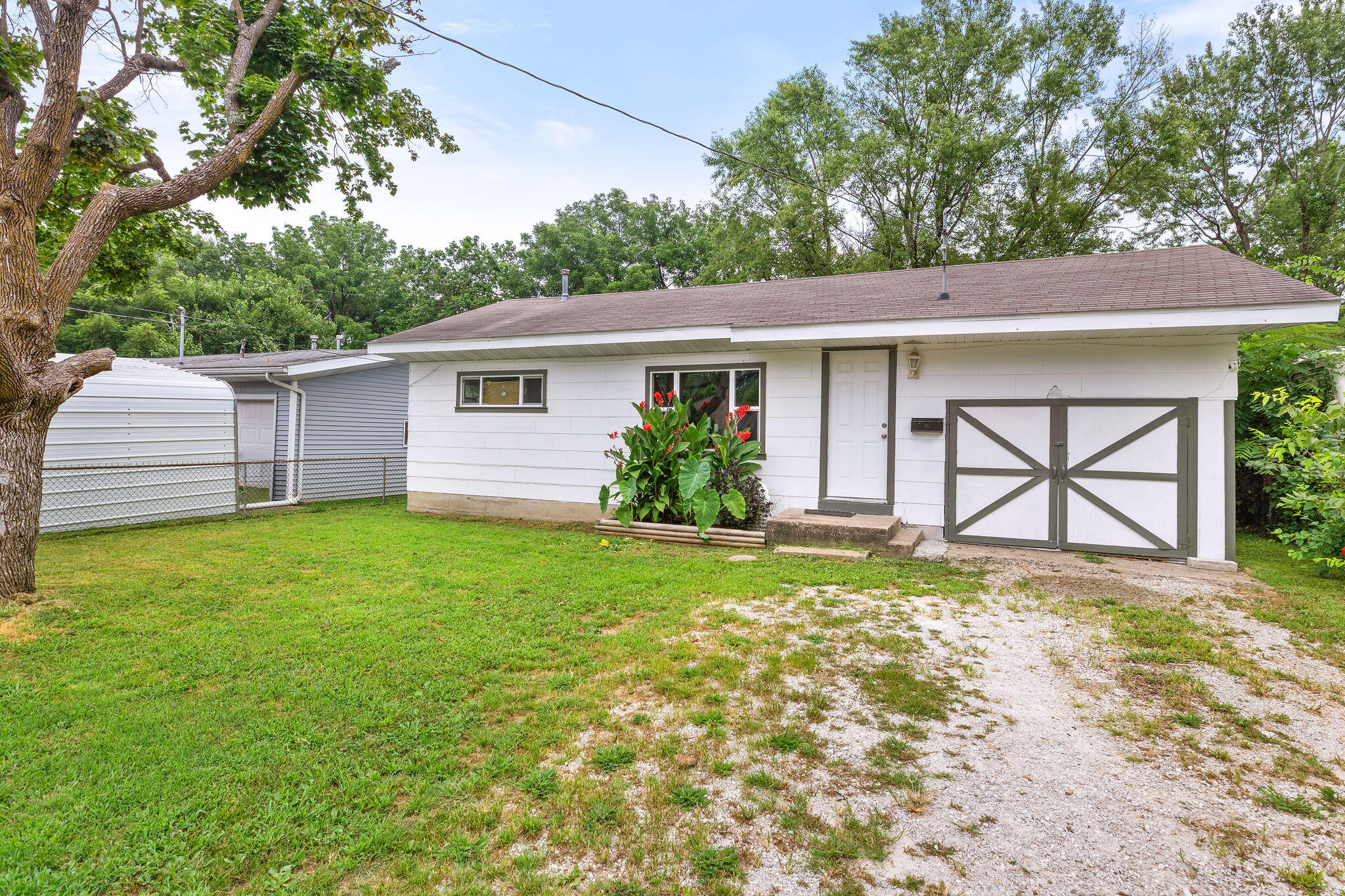 722 North Warren Avenue Property Photo 1