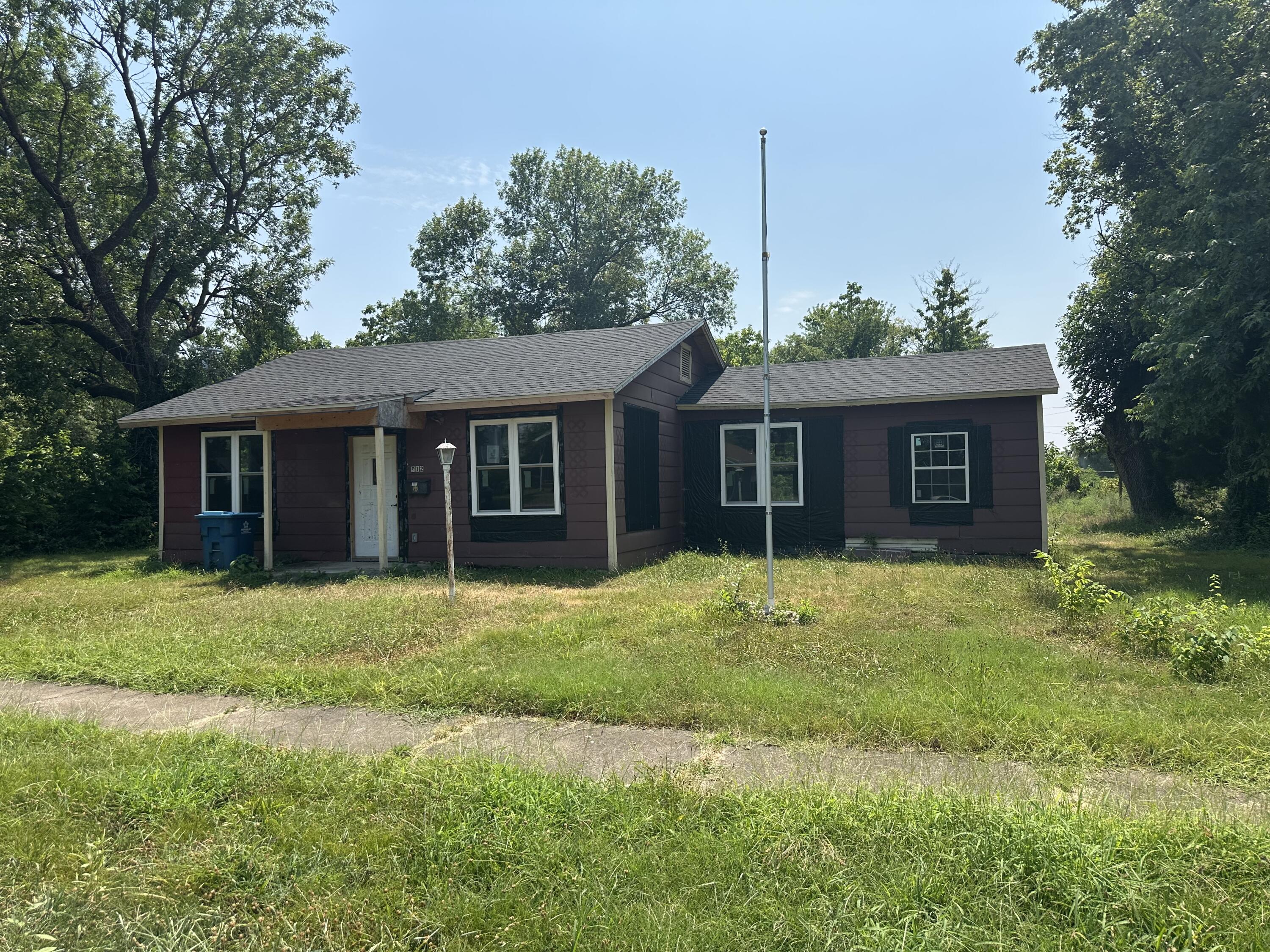 912 Central Street Property Photo 1