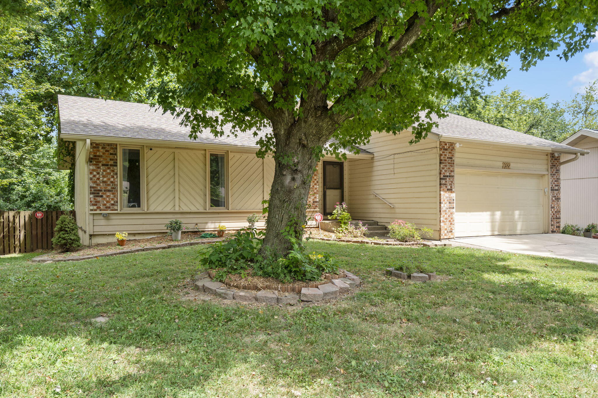 1322 South Sieger Drive Property Photo 1
