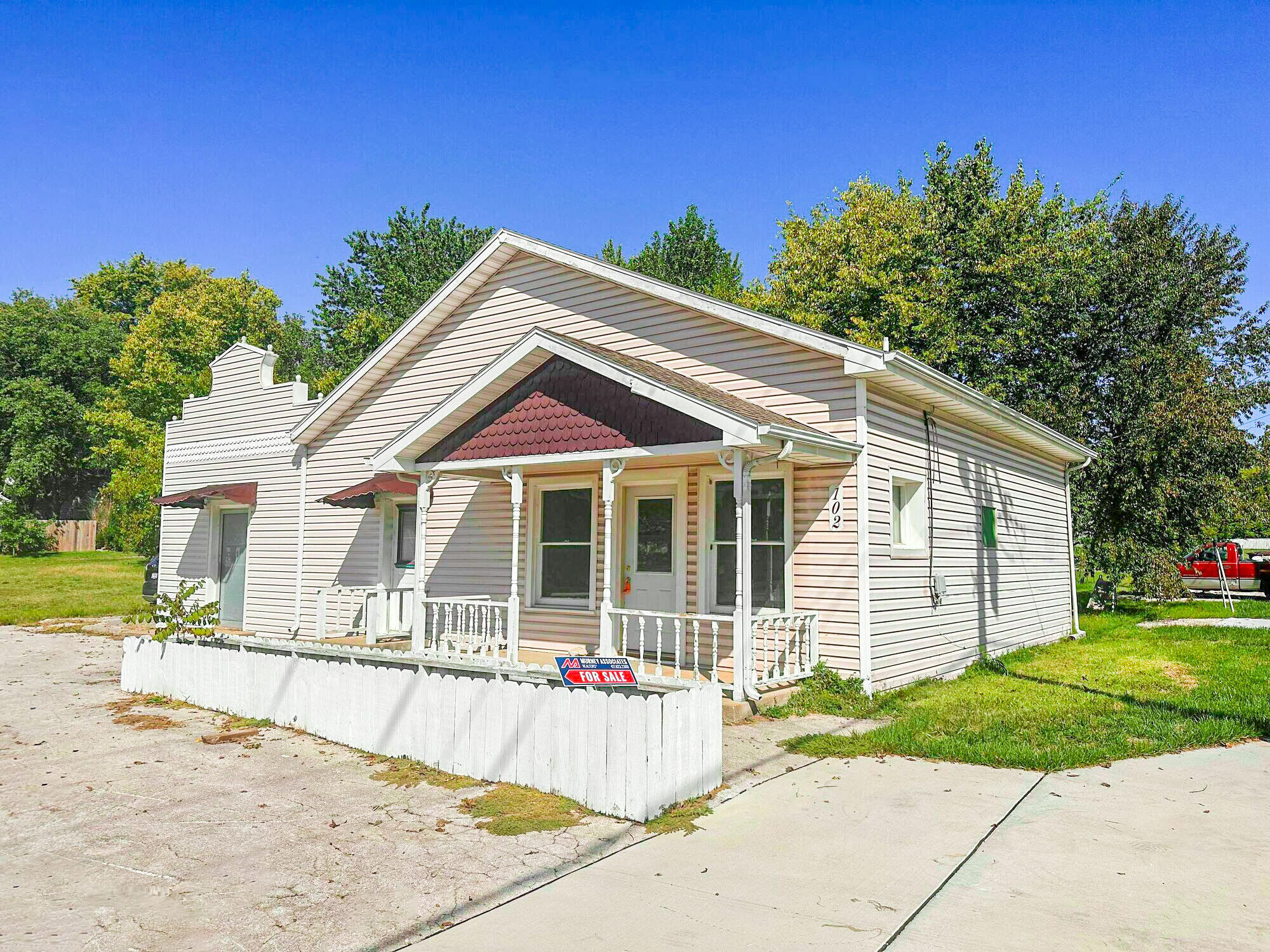 102 West Boone Street
