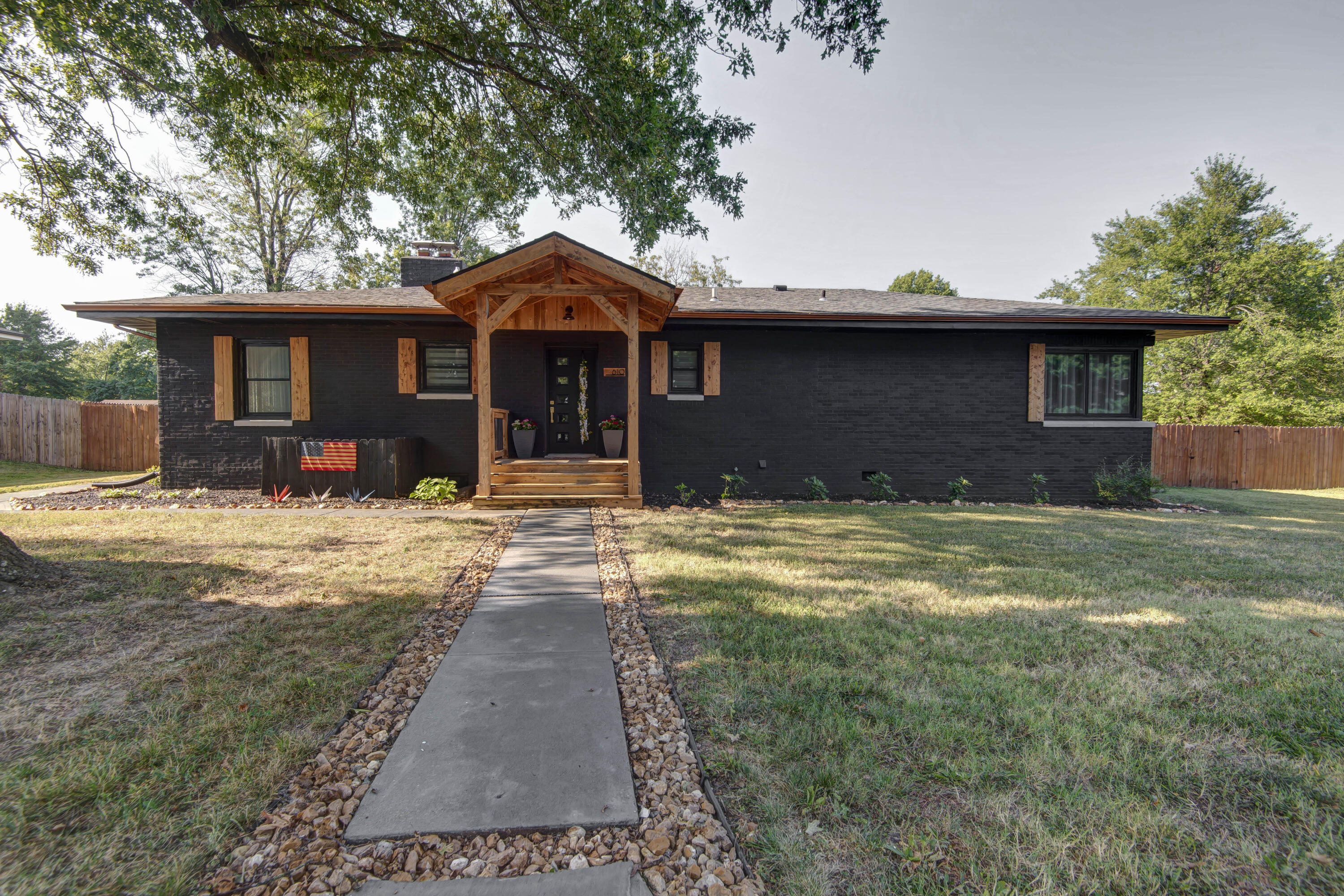 610 North Main Street Property Photo 1
