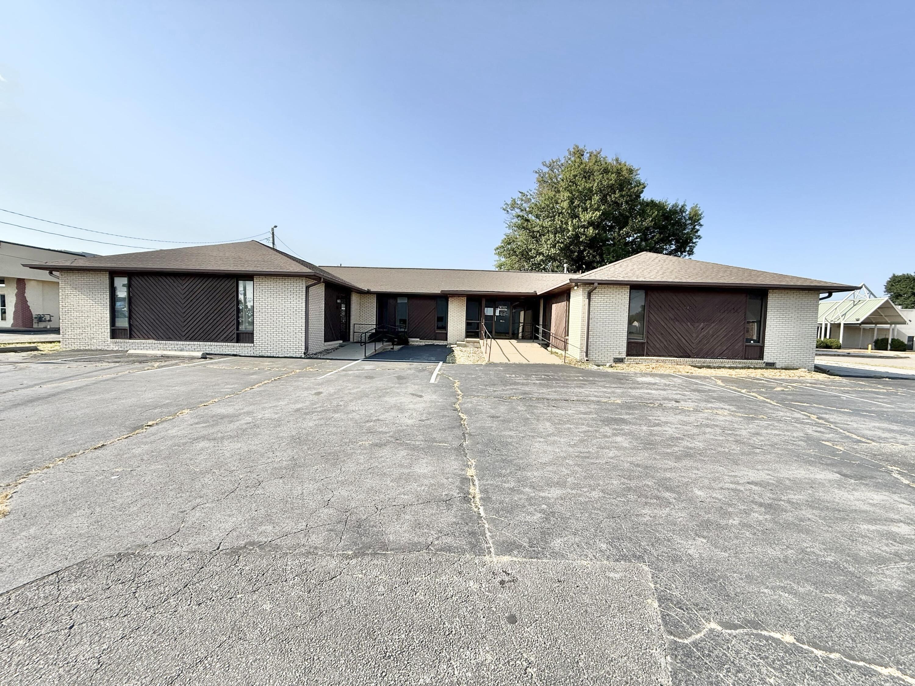 327 East Airport Drive Property Photo 1