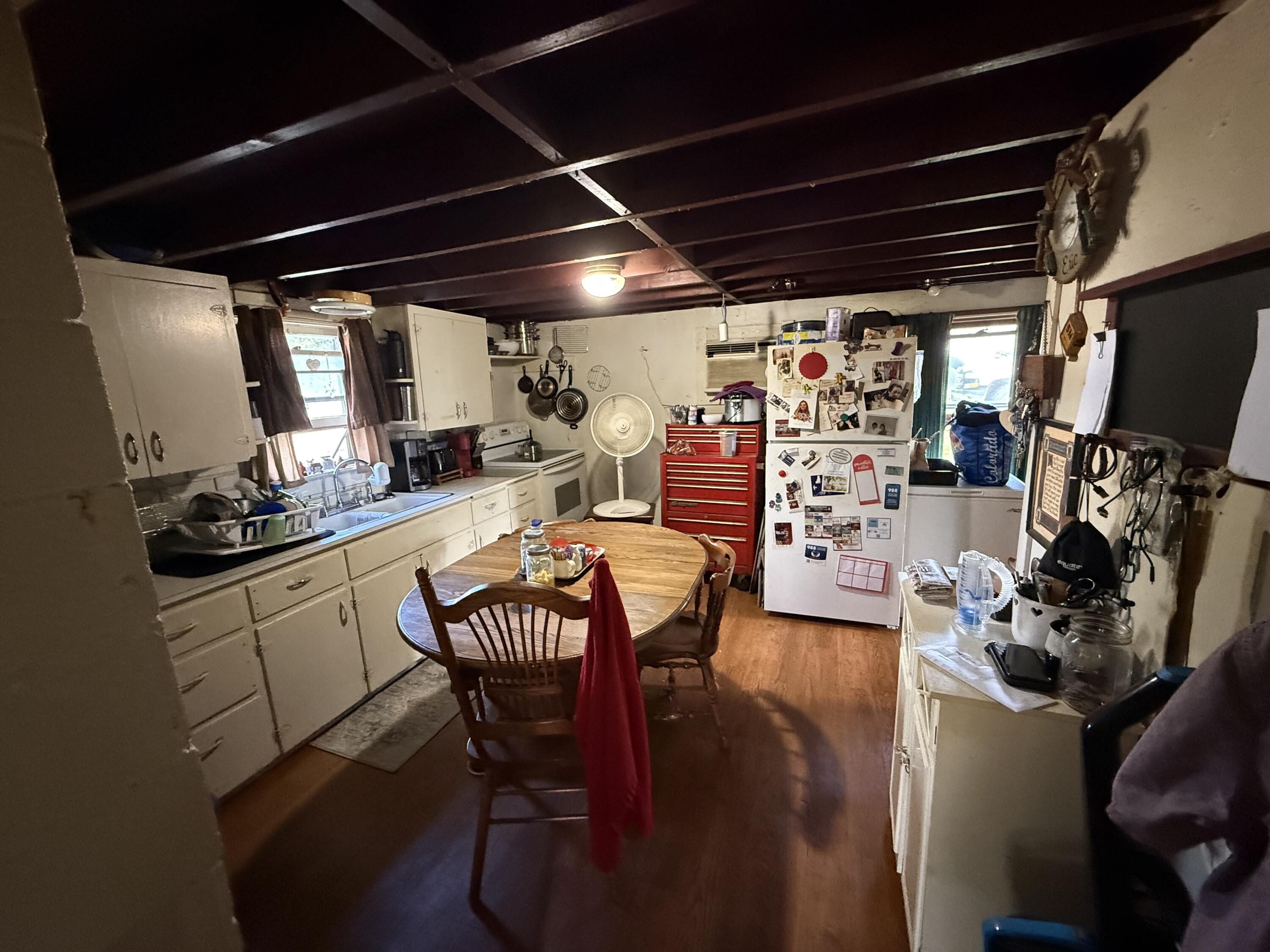 230 West 2nd Street Property Photo 4