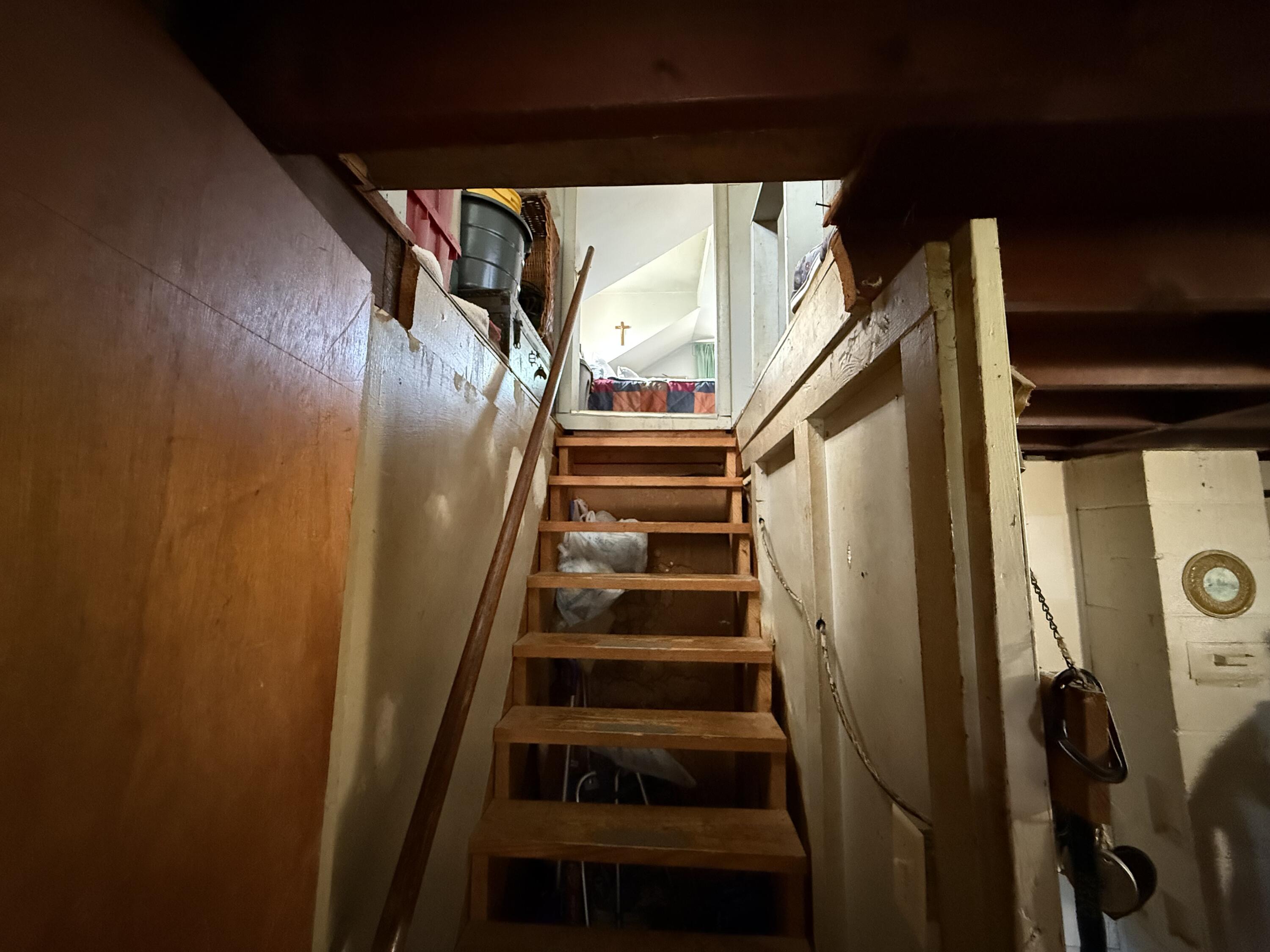 230 West 2nd Street Property Photo 9