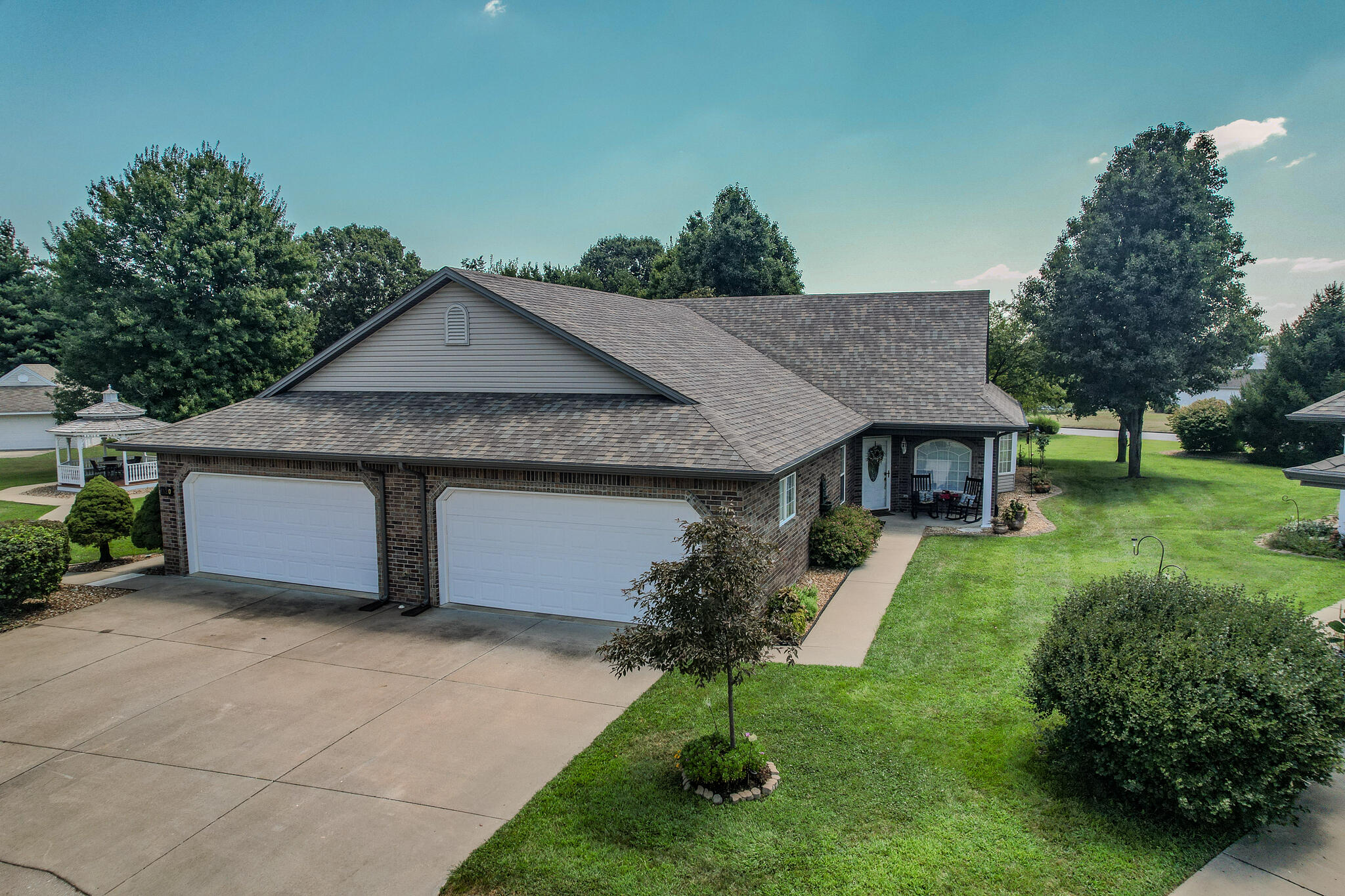 1118 Stonebriar Place Property Photo 1
