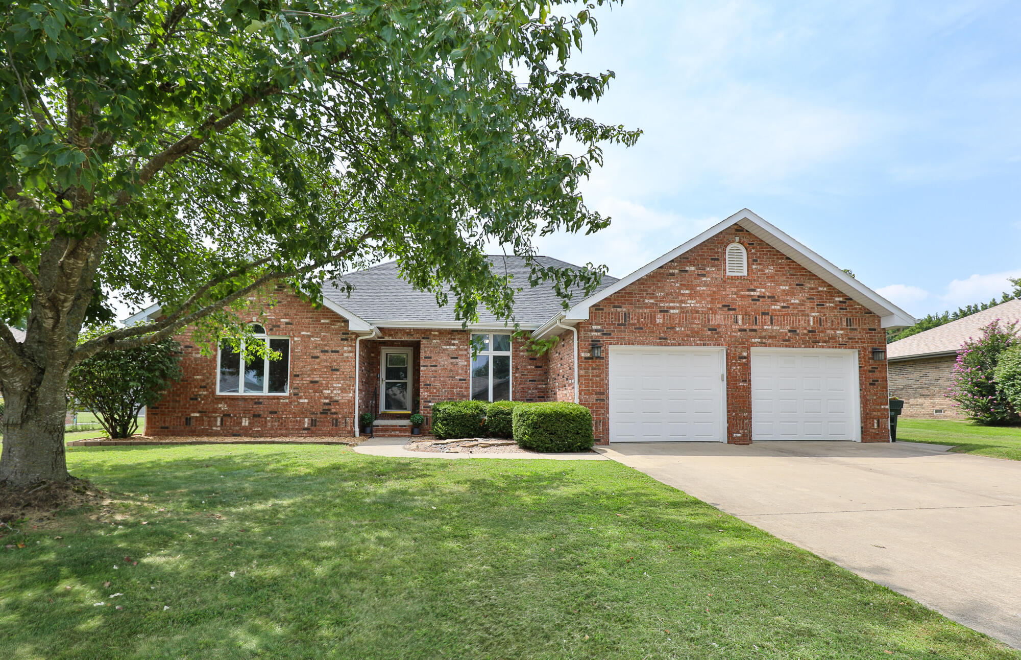 1595 South Meadow Lane Property Photo 1